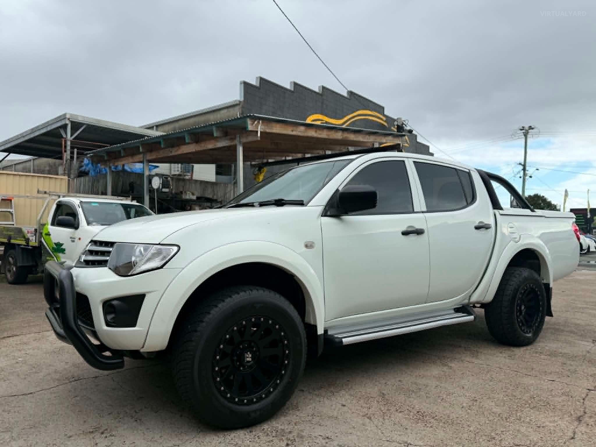 MITSUBISHI TRITON