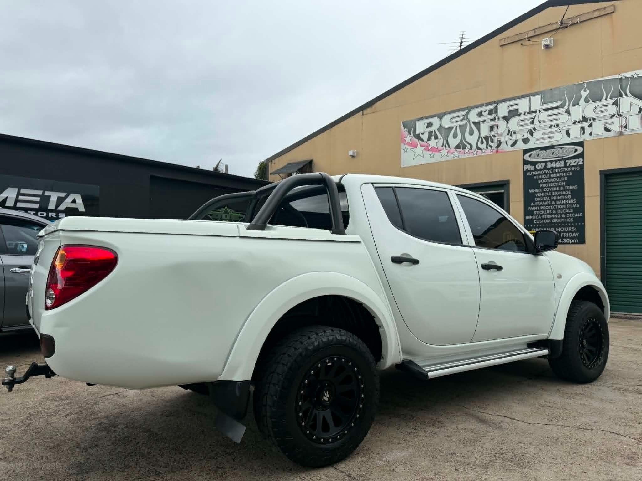 MITSUBISHI TRITON