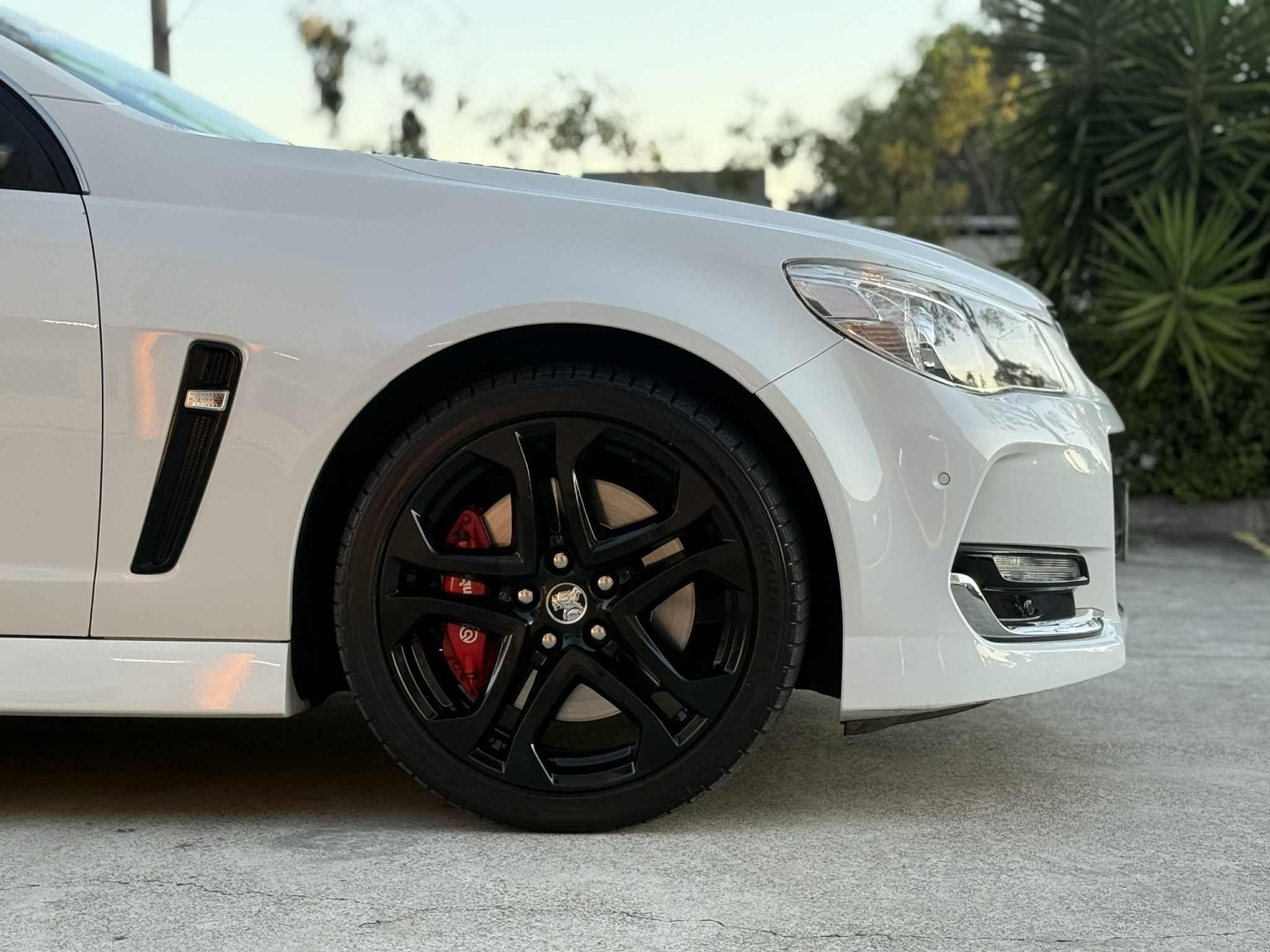 HOLDEN COMMODORE