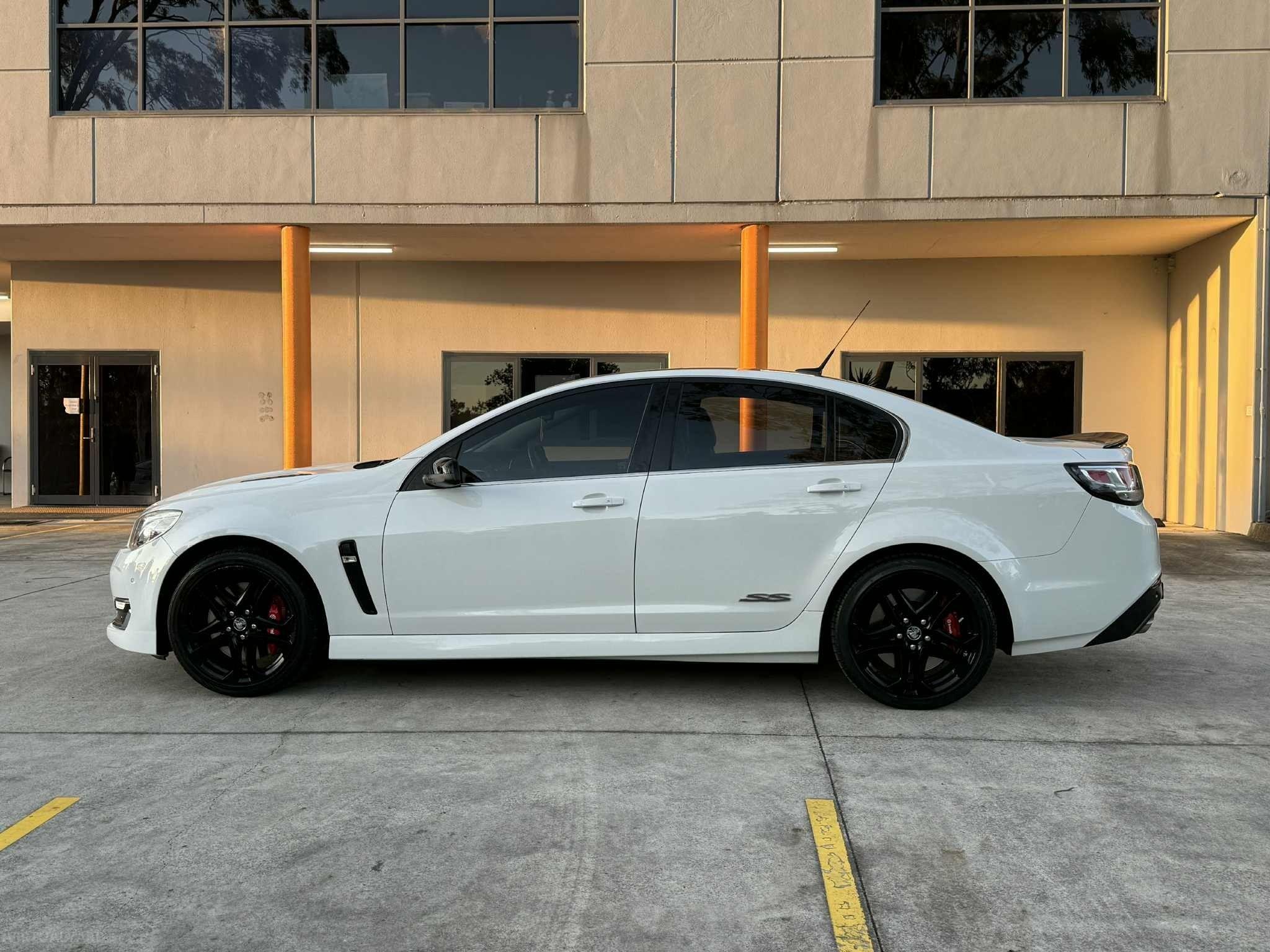 HOLDEN COMMODORE