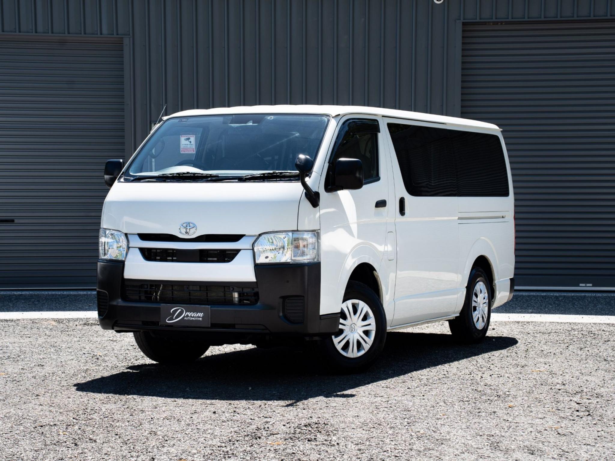TOYOTA HIACE