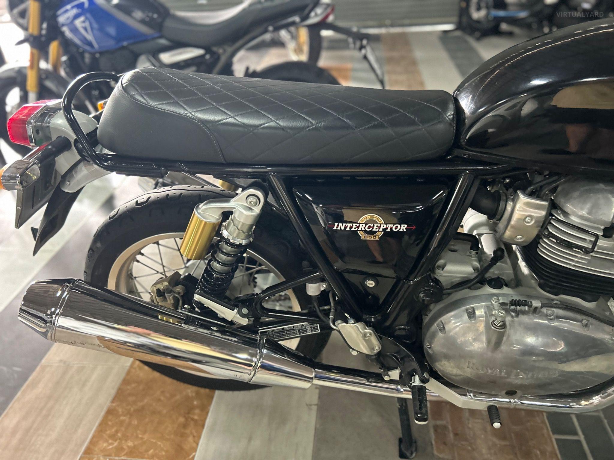 ROYAL ENFIELD INTERCEPTOR 650