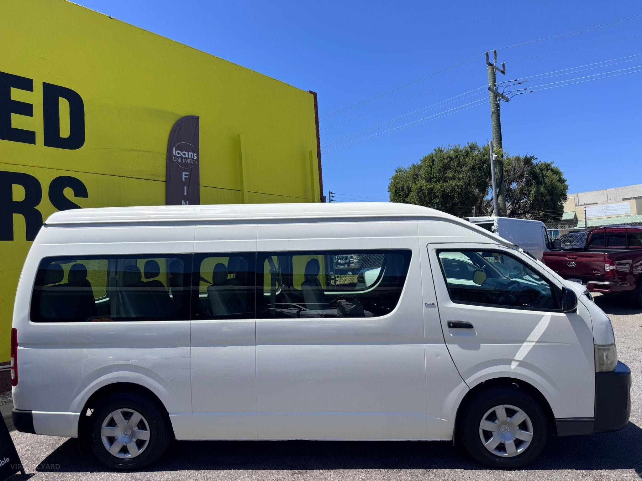 TOYOTA HIACE