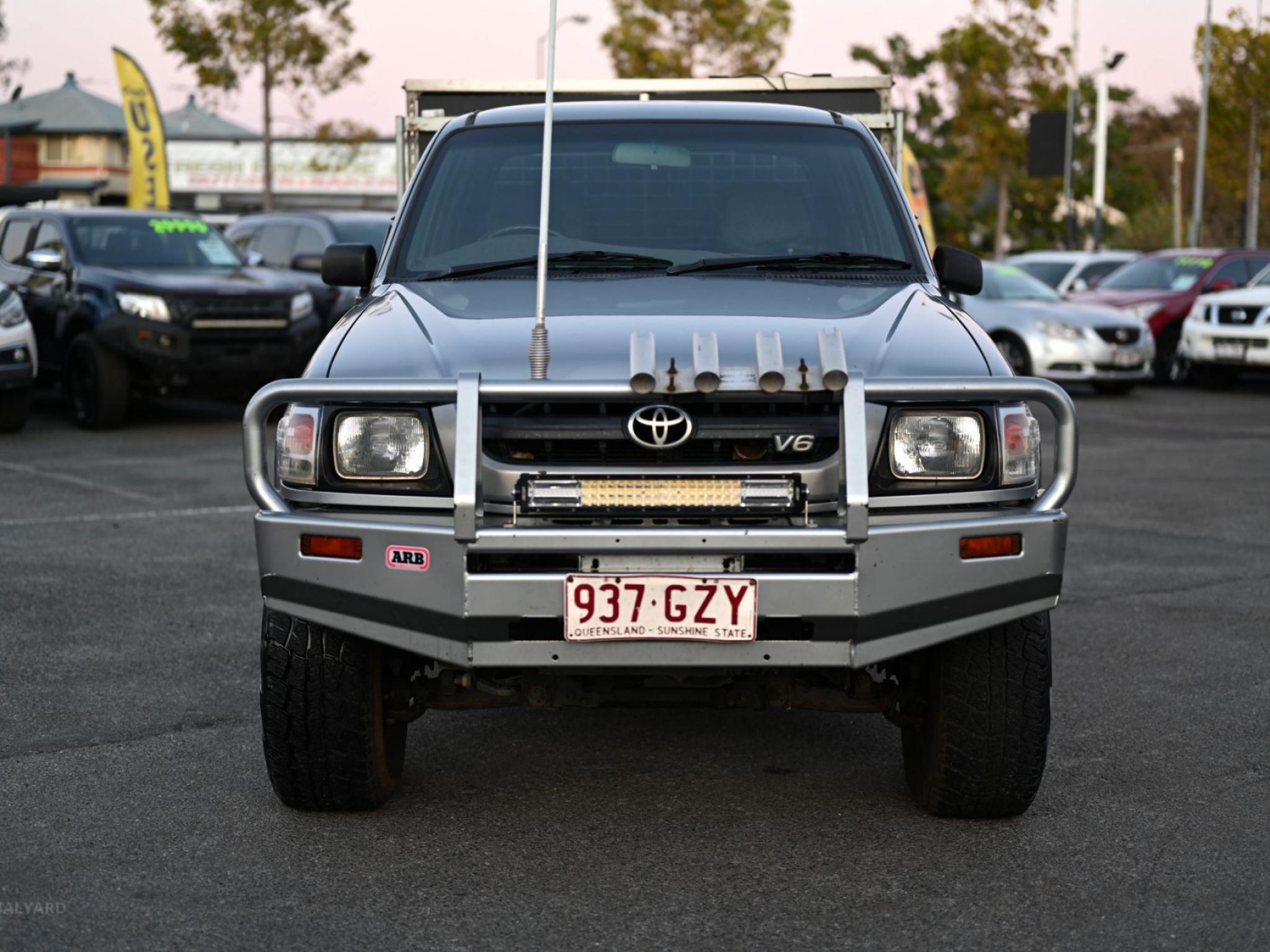 TOYOTA HILUX