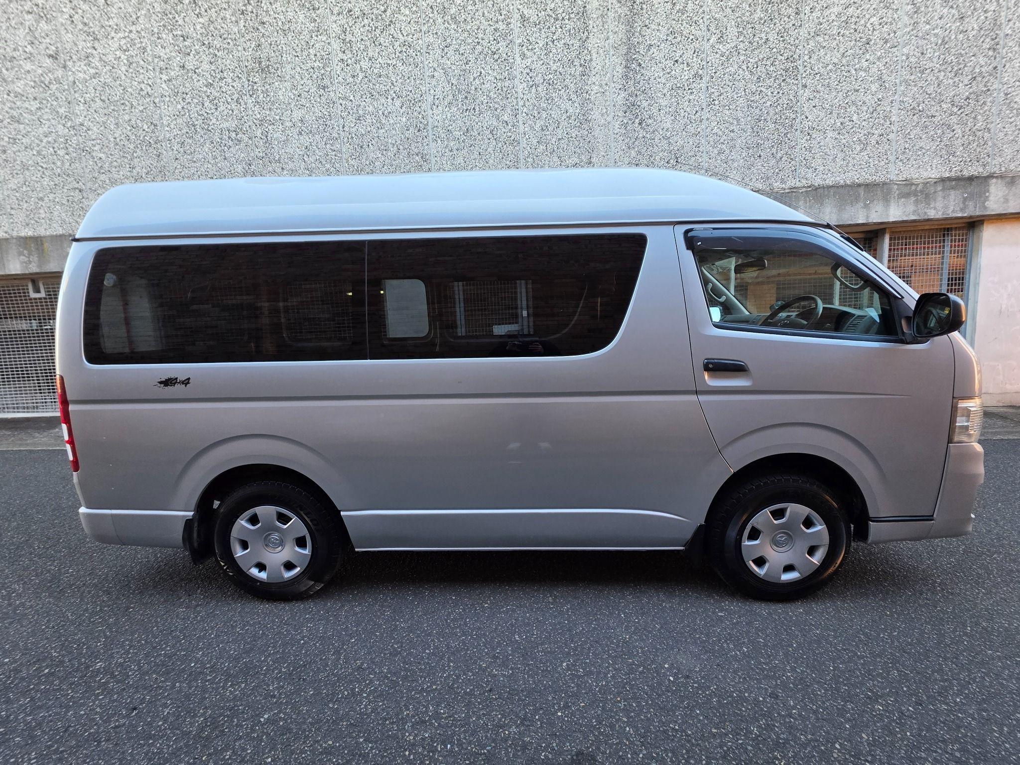 TOYOTA HIACE 4WD LWB High-Roof