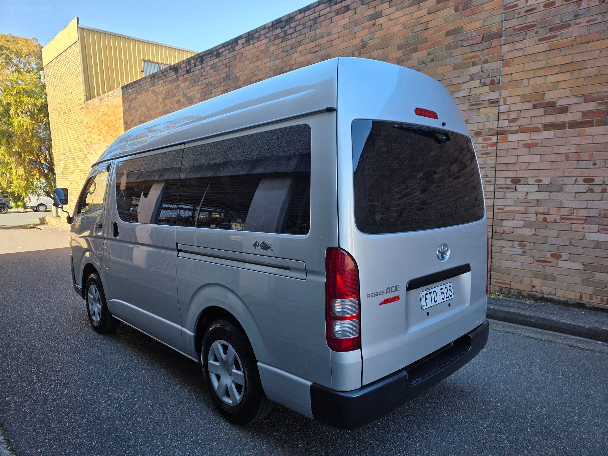 TOYOTA HIACE 4WD LWB High-Roof