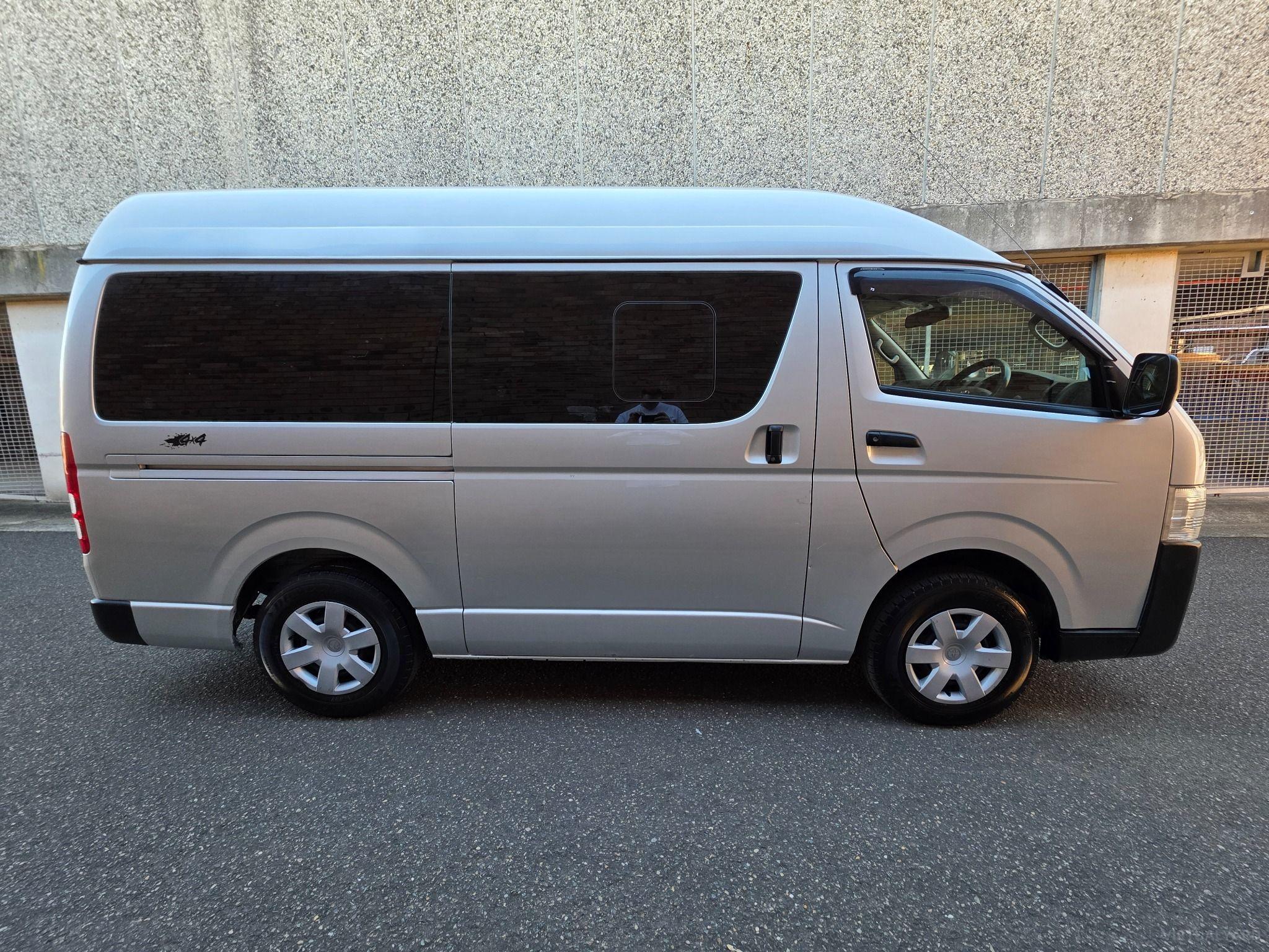 TOYOTA HIACE 4WD LWB High-Roof