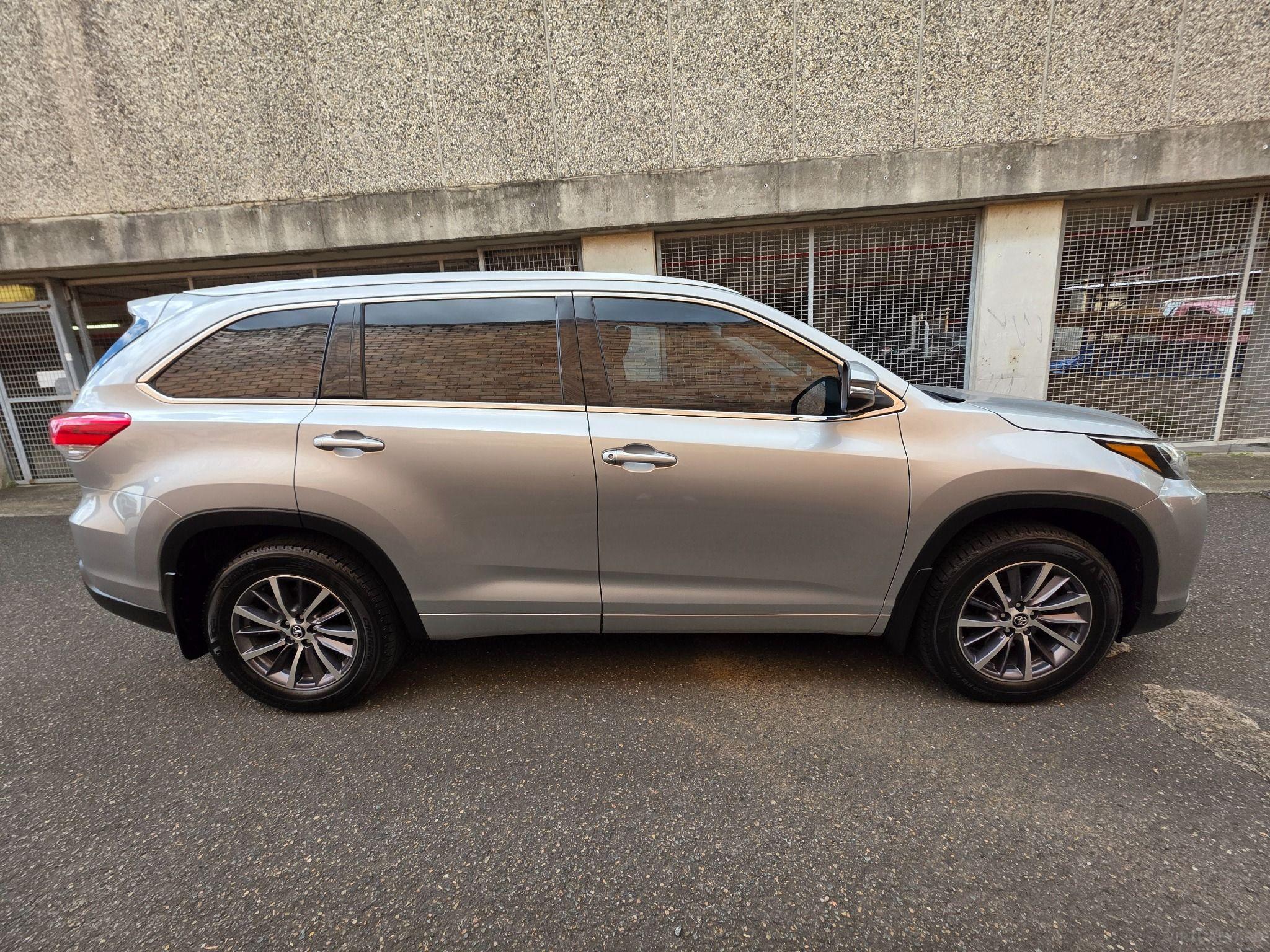 TOYOTA KLUGER