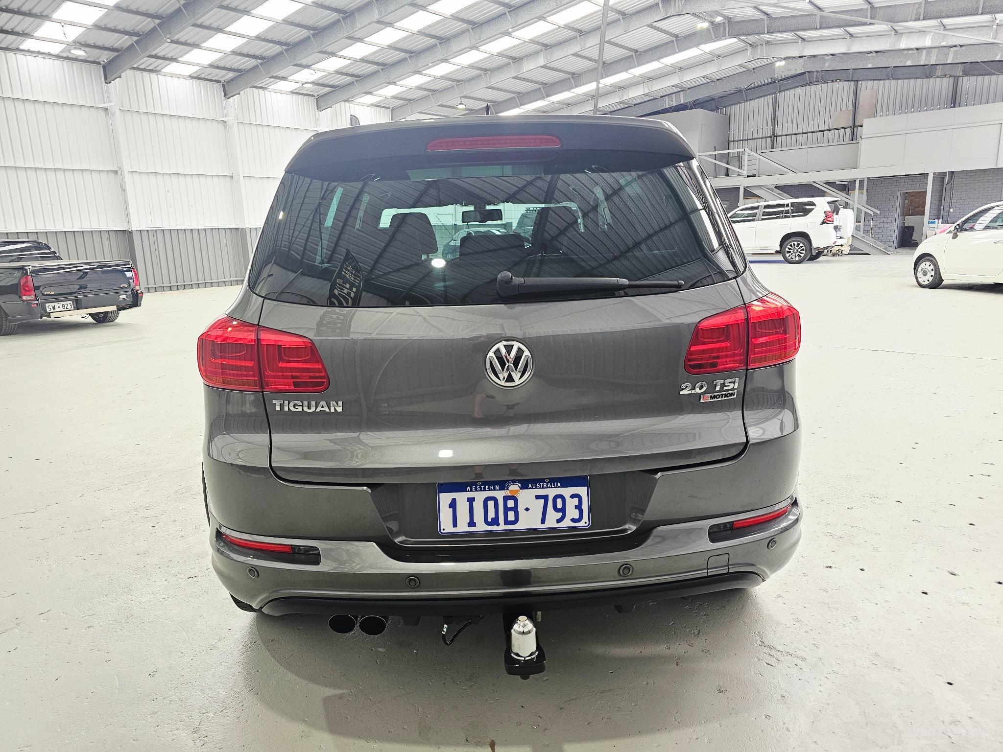 VOLKSWAGEN TIGUAN