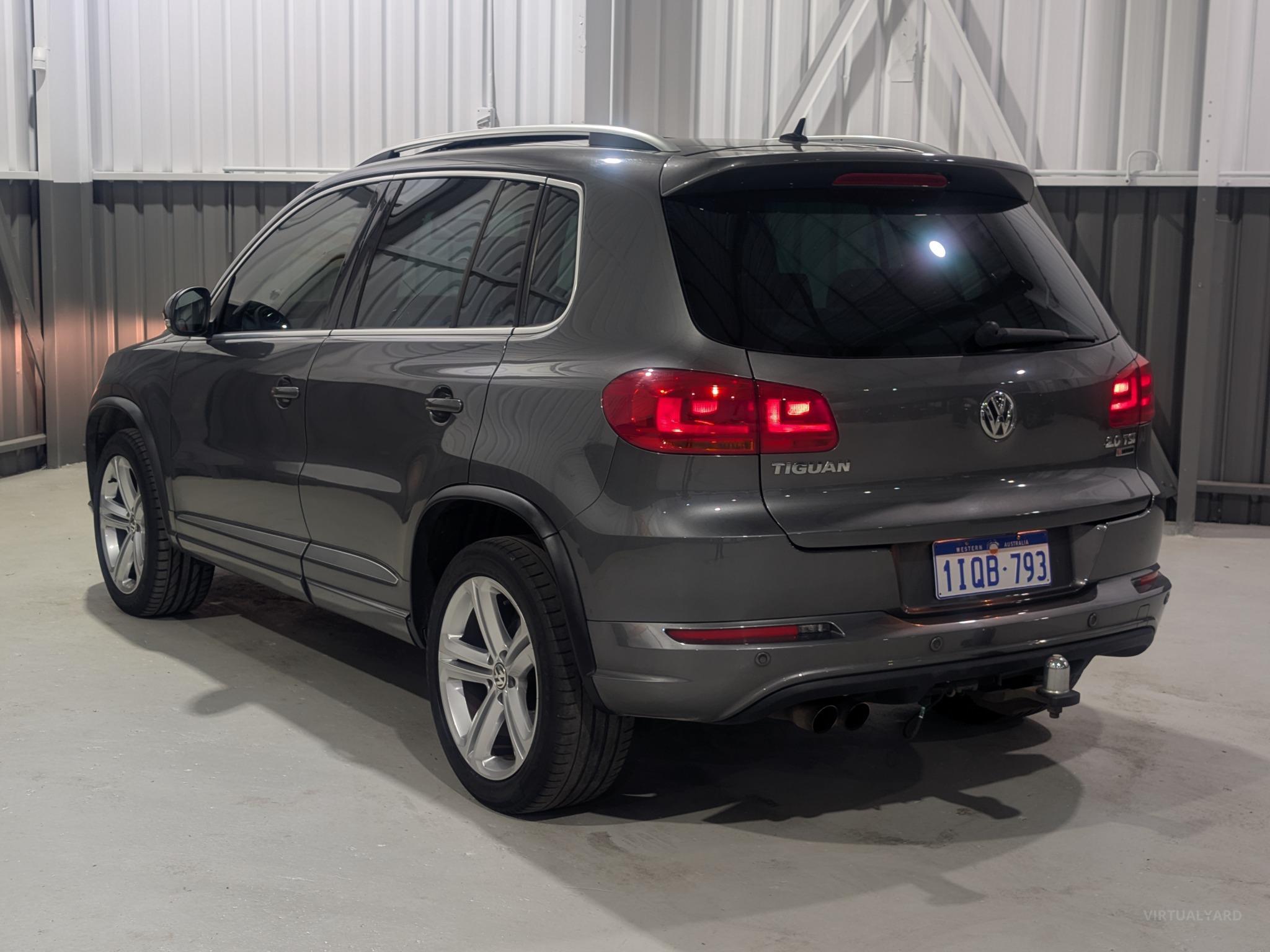 VOLKSWAGEN TIGUAN