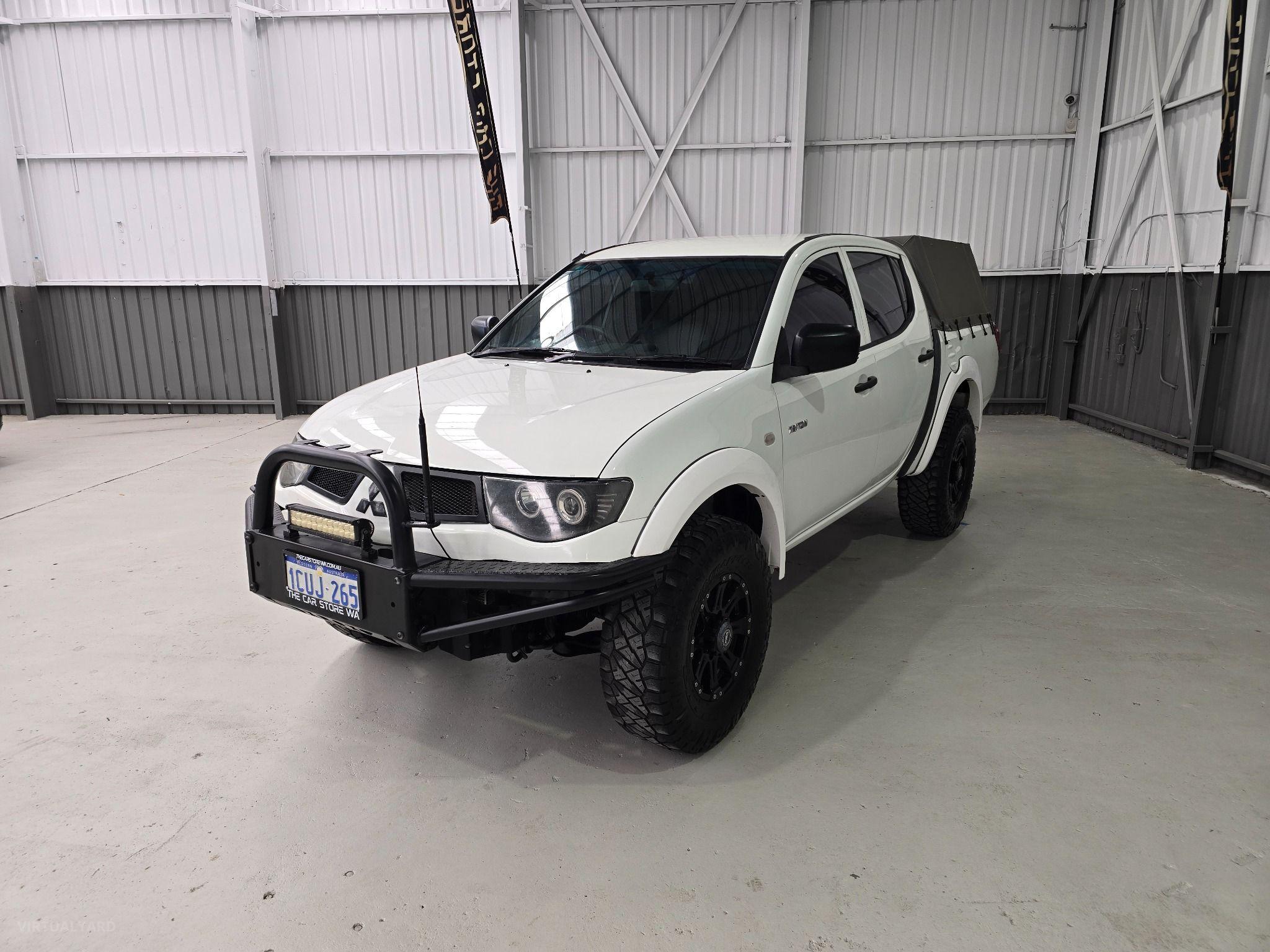 MITSUBISHI TRITON