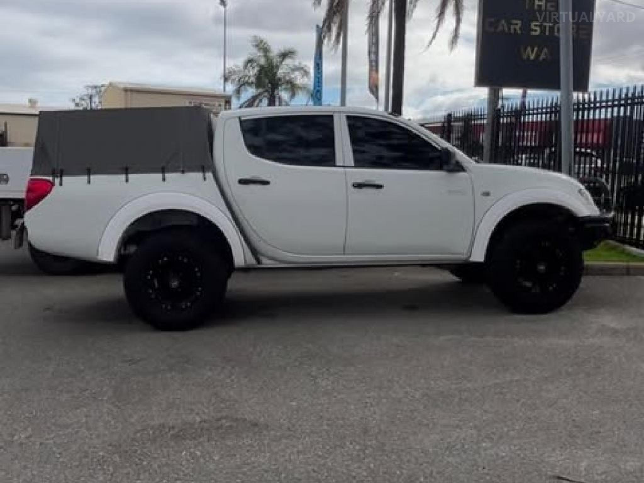 MITSUBISHI TRITON