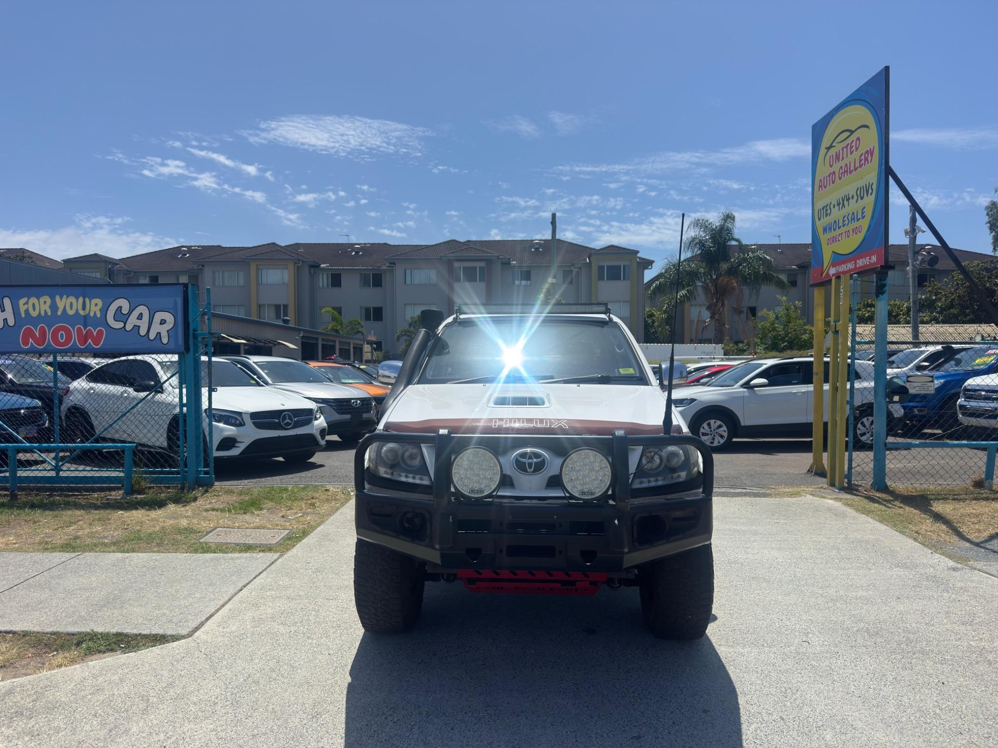 TOYOTA HILUX