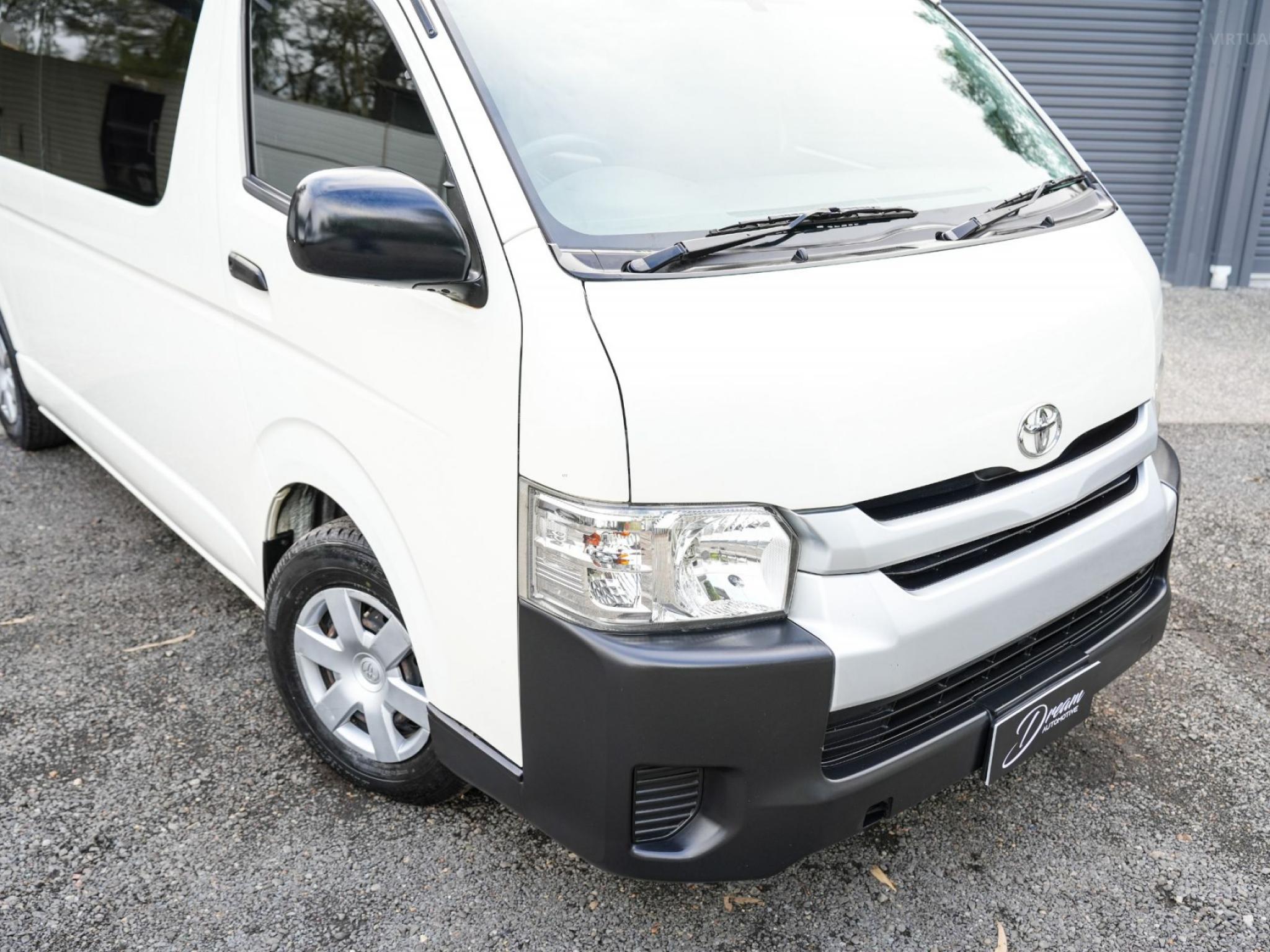 TOYOTA HIACE