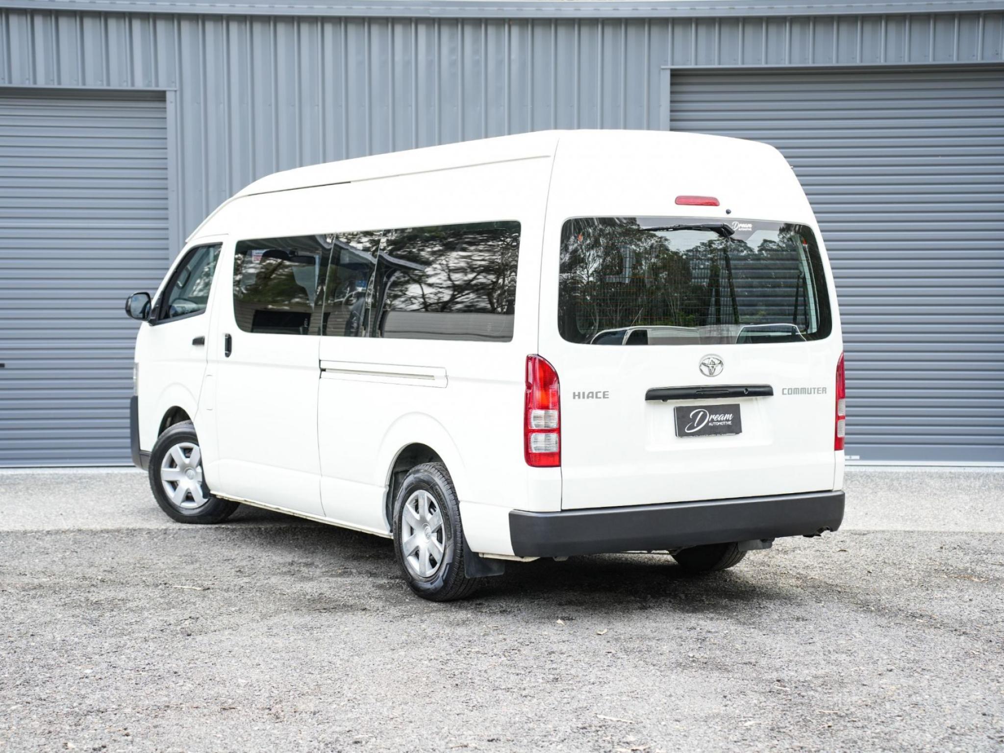 TOYOTA HIACE