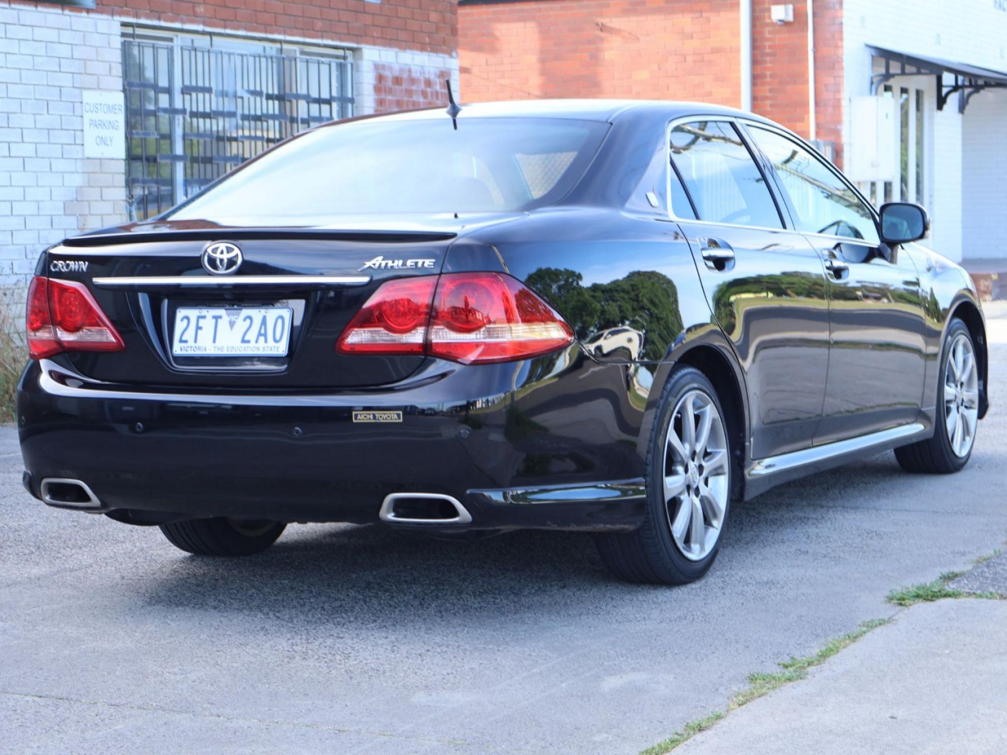 TOYOTA CROWN
