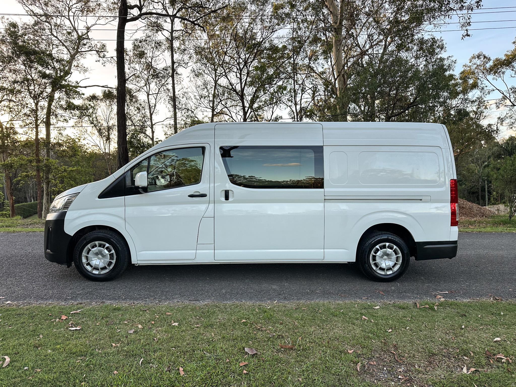TOYOTA HIACE