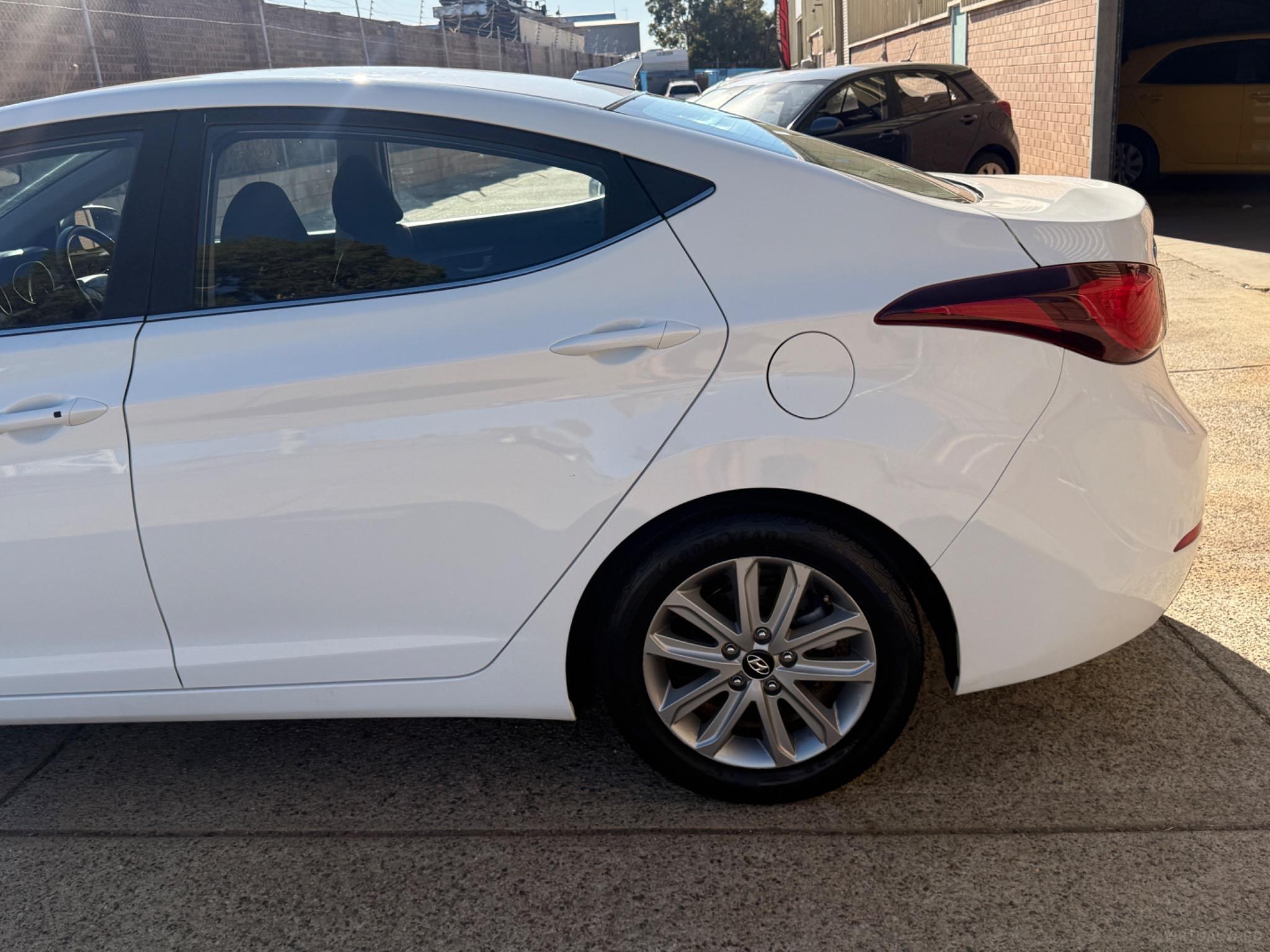 HYUNDAI ELANTRA