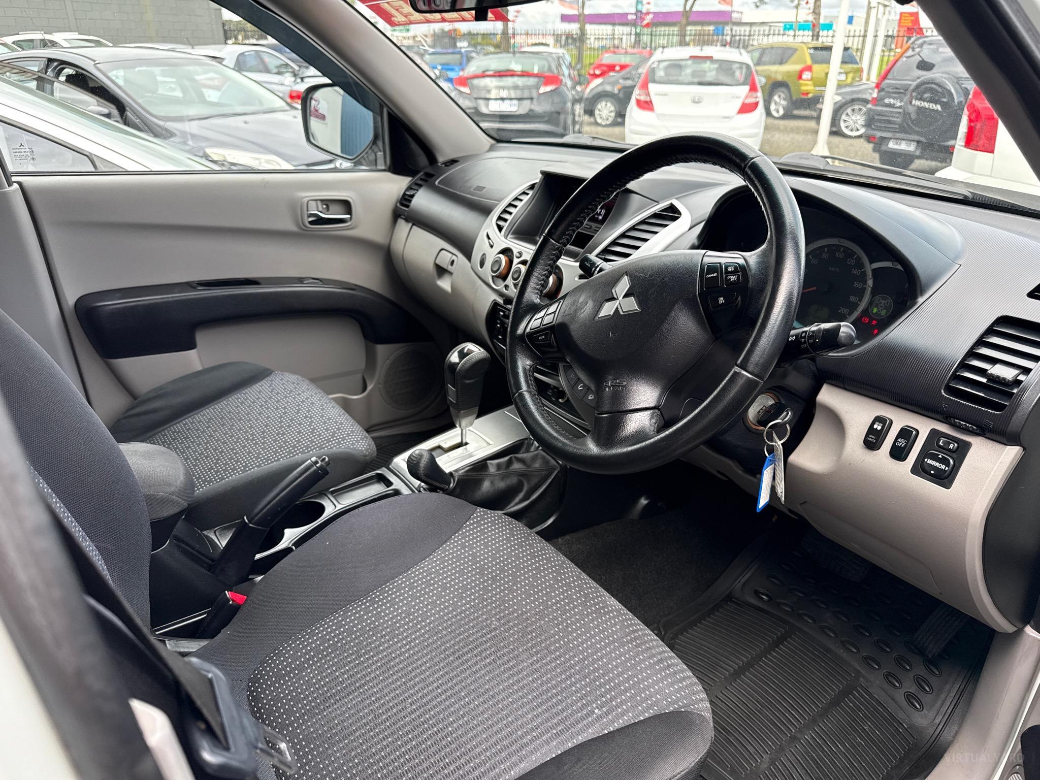 MITSUBISHI TRITON