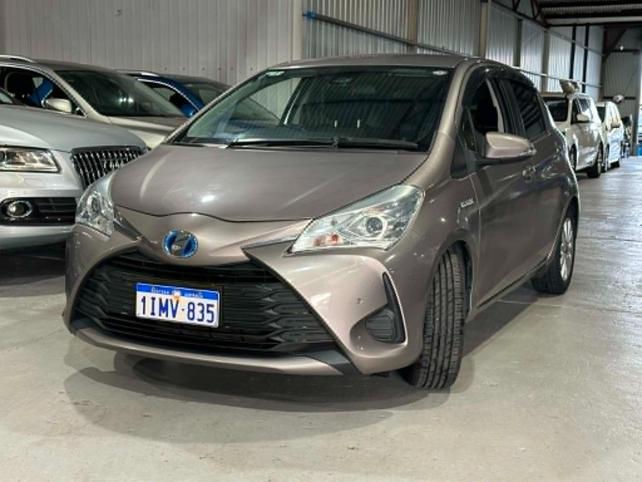 TOYOTA VITZ F