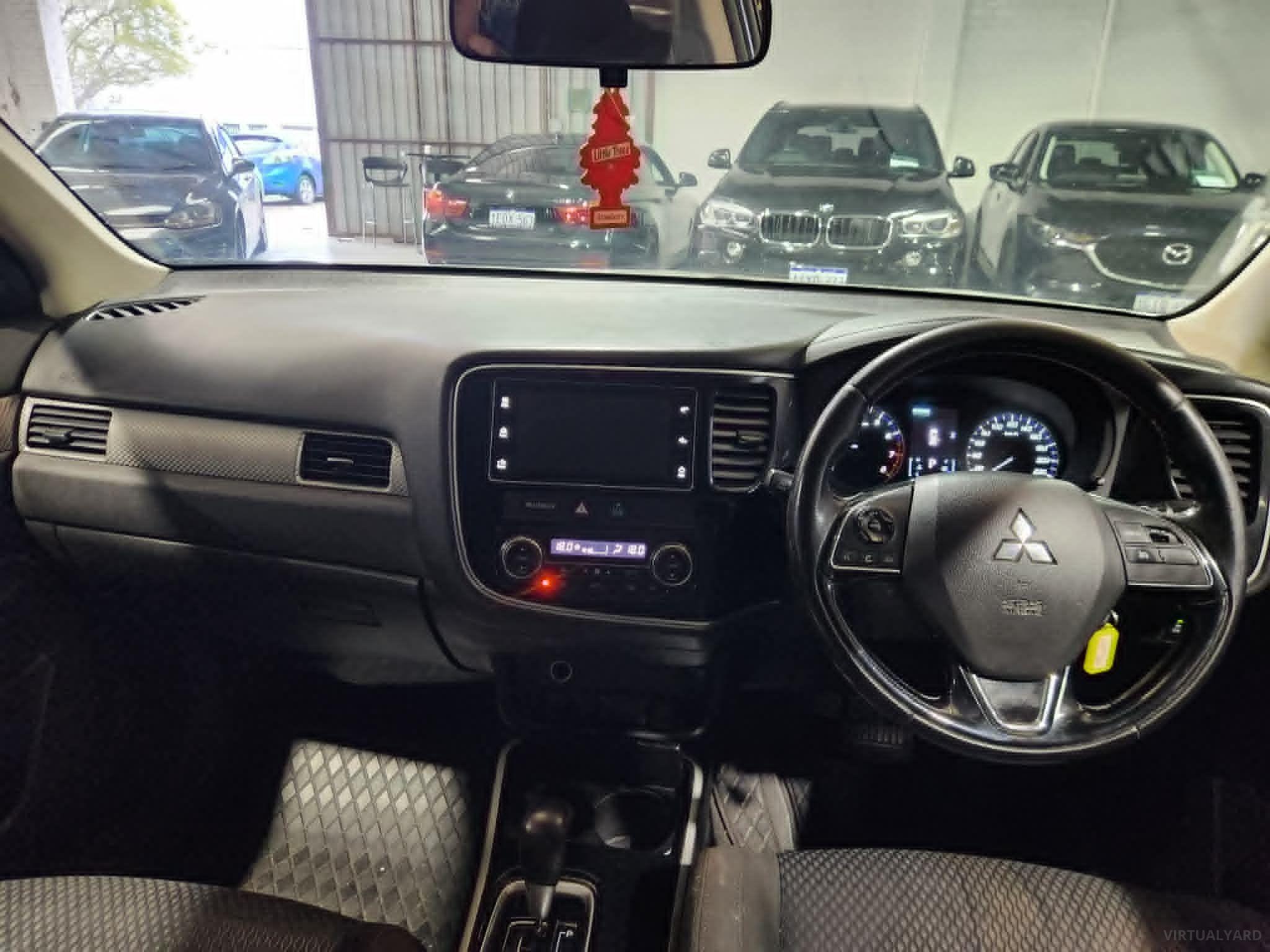 MITSUBISHI OUTLANDER