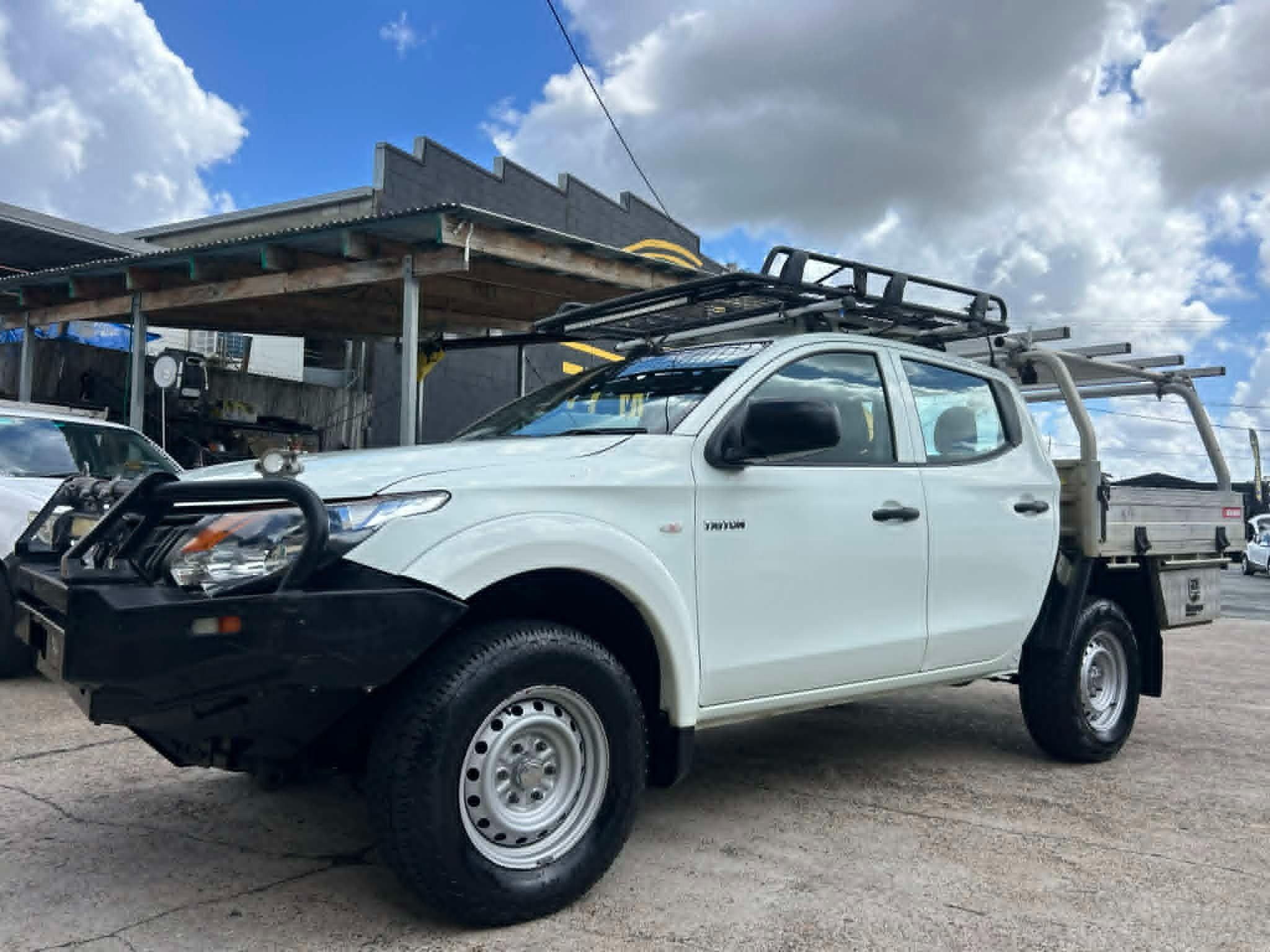MITSUBISHI TRITON