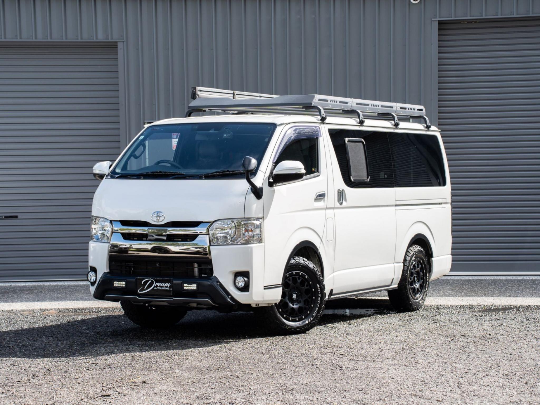 TOYOTA HIACE