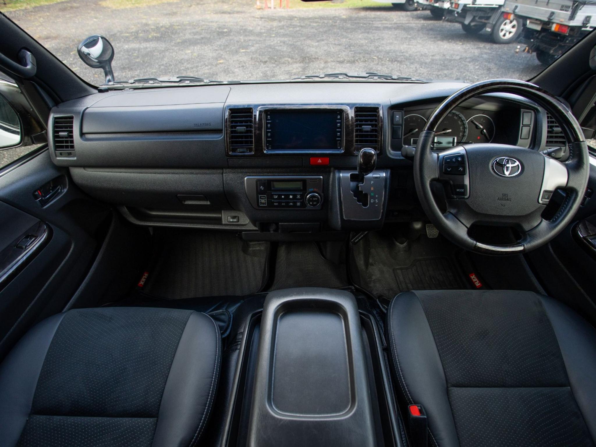 TOYOTA HIACE