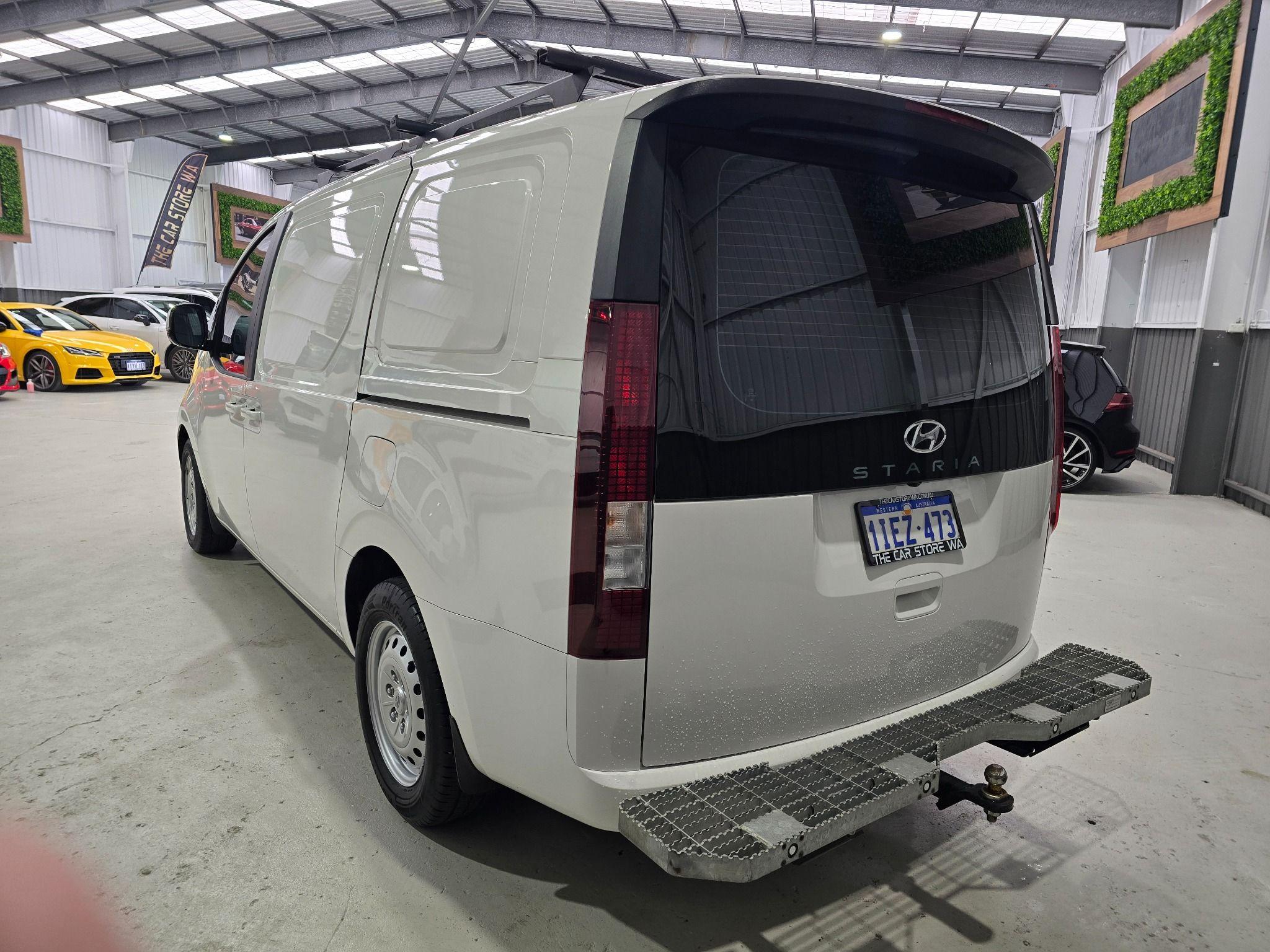 Hyundai STARIA LOAD