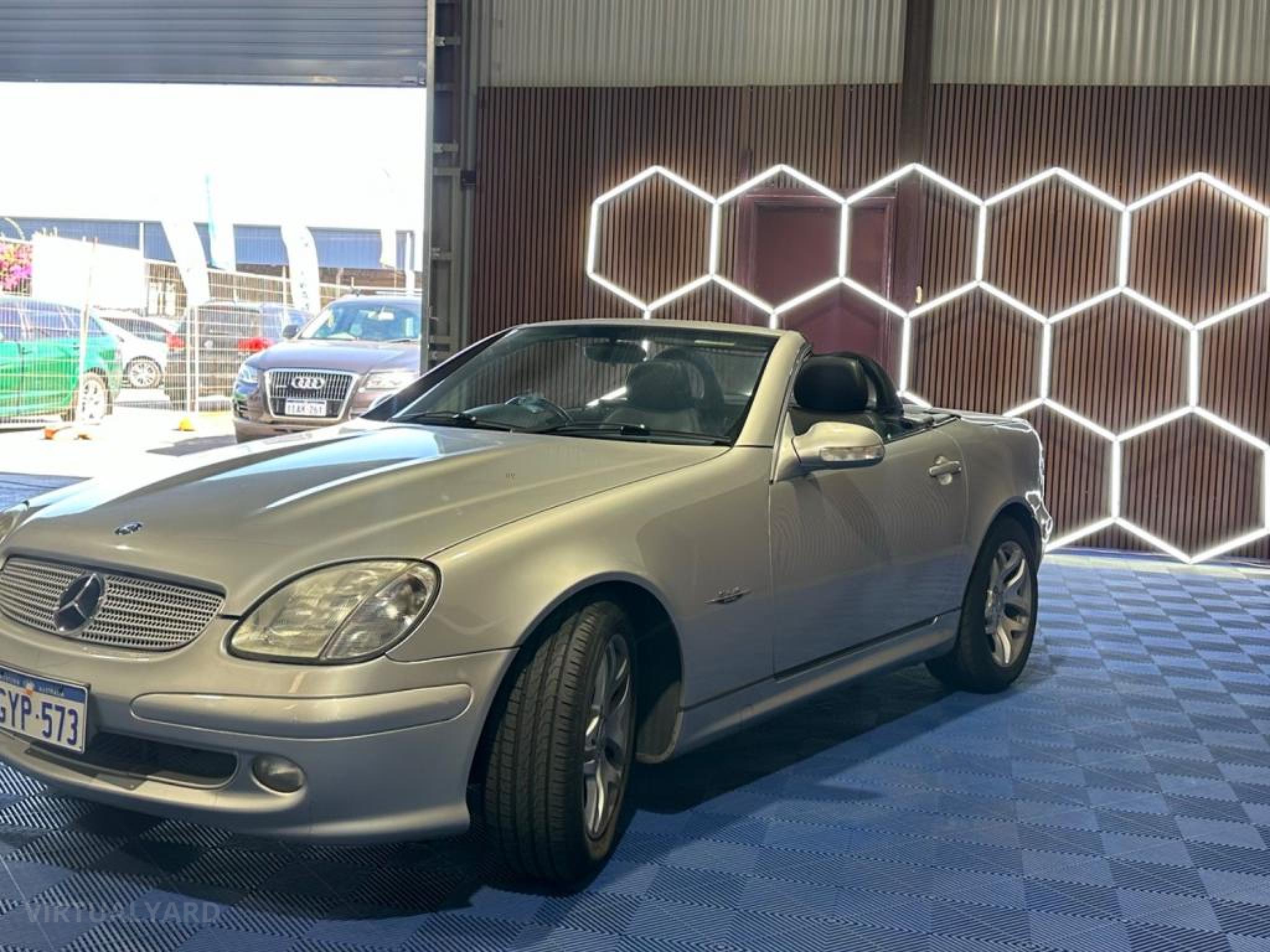 MERCEDES-BENZ SLK230