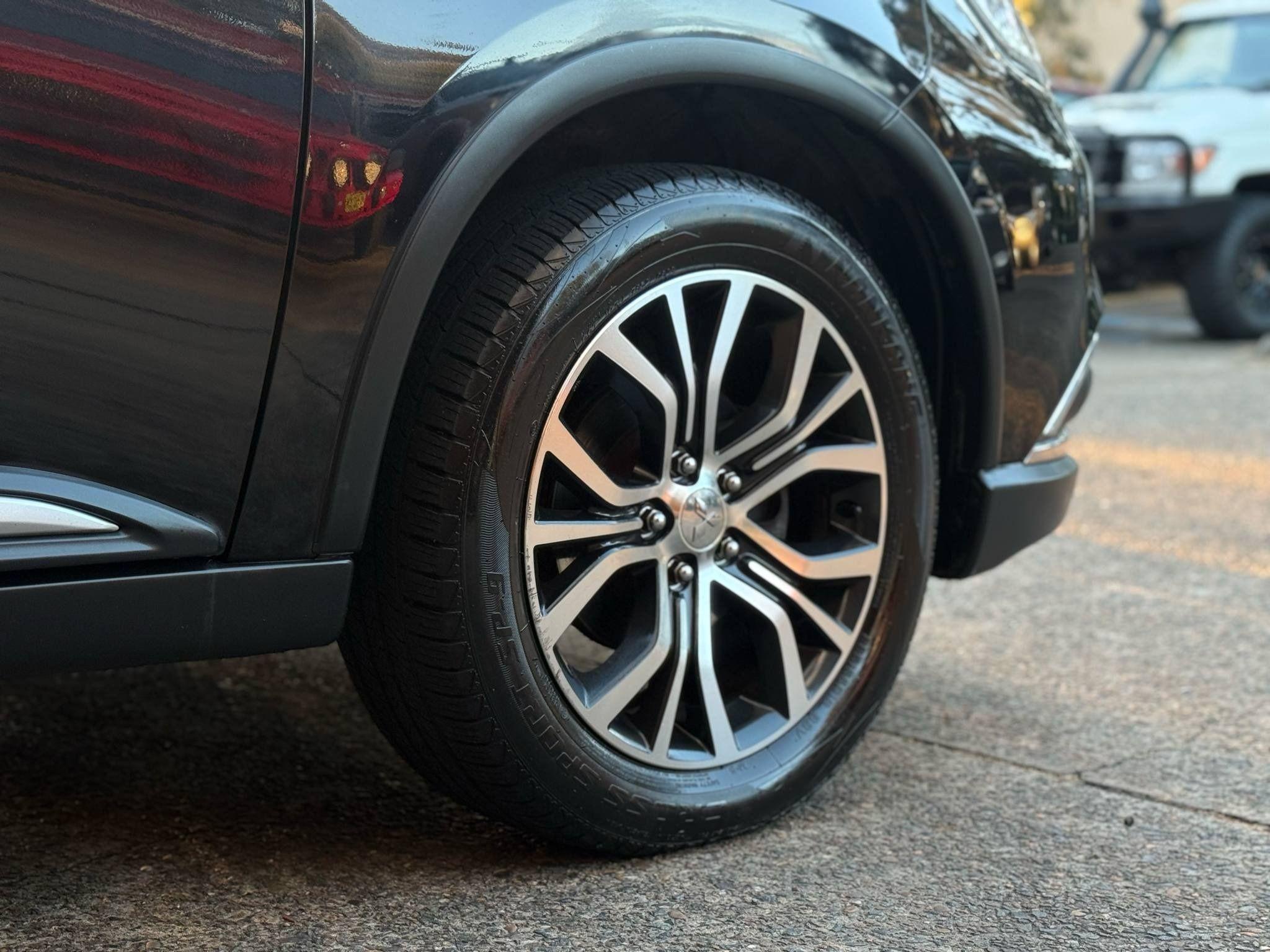 MITSUBISHI OUTLANDER