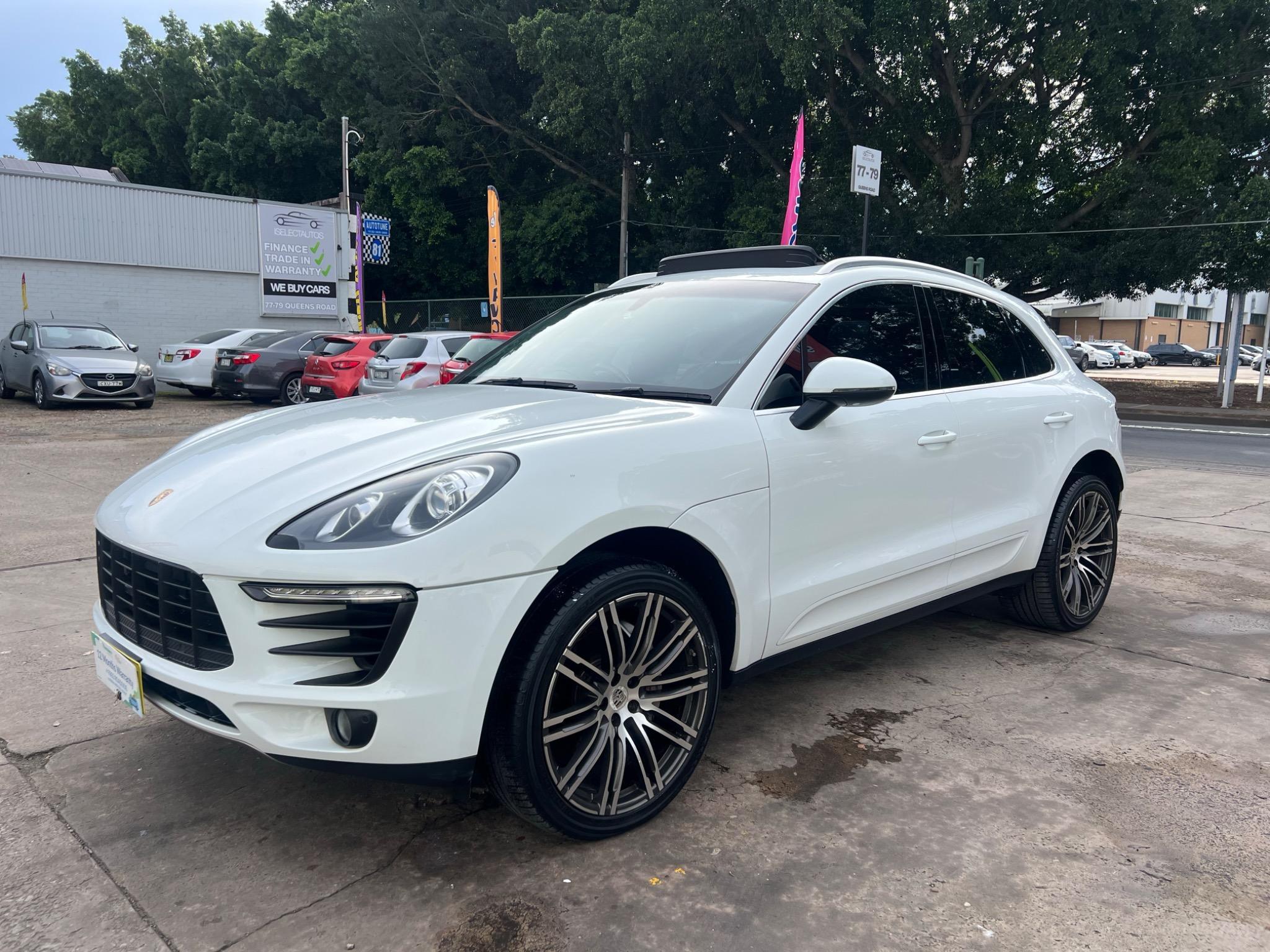 PORSCHE MACAN