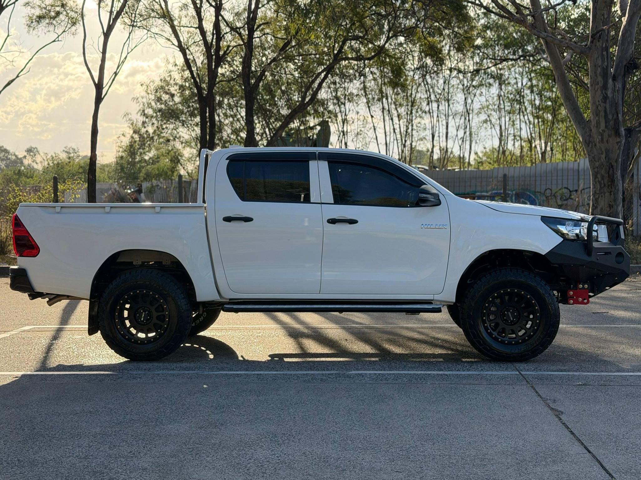 TOYOTA HILUX