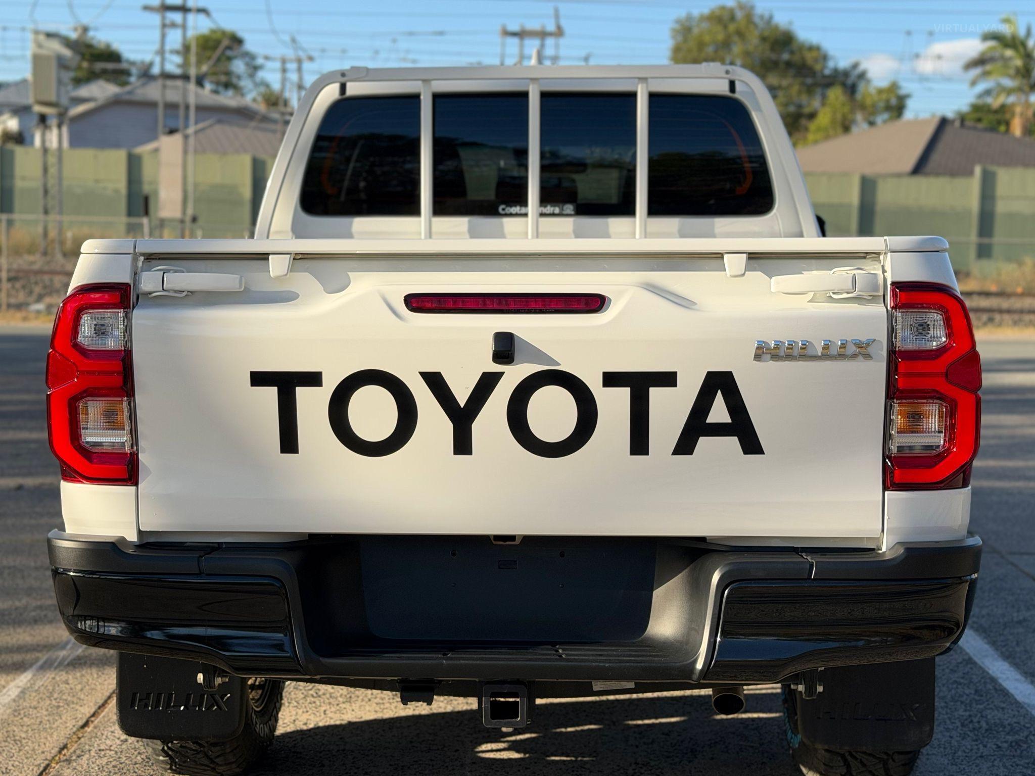 TOYOTA HILUX