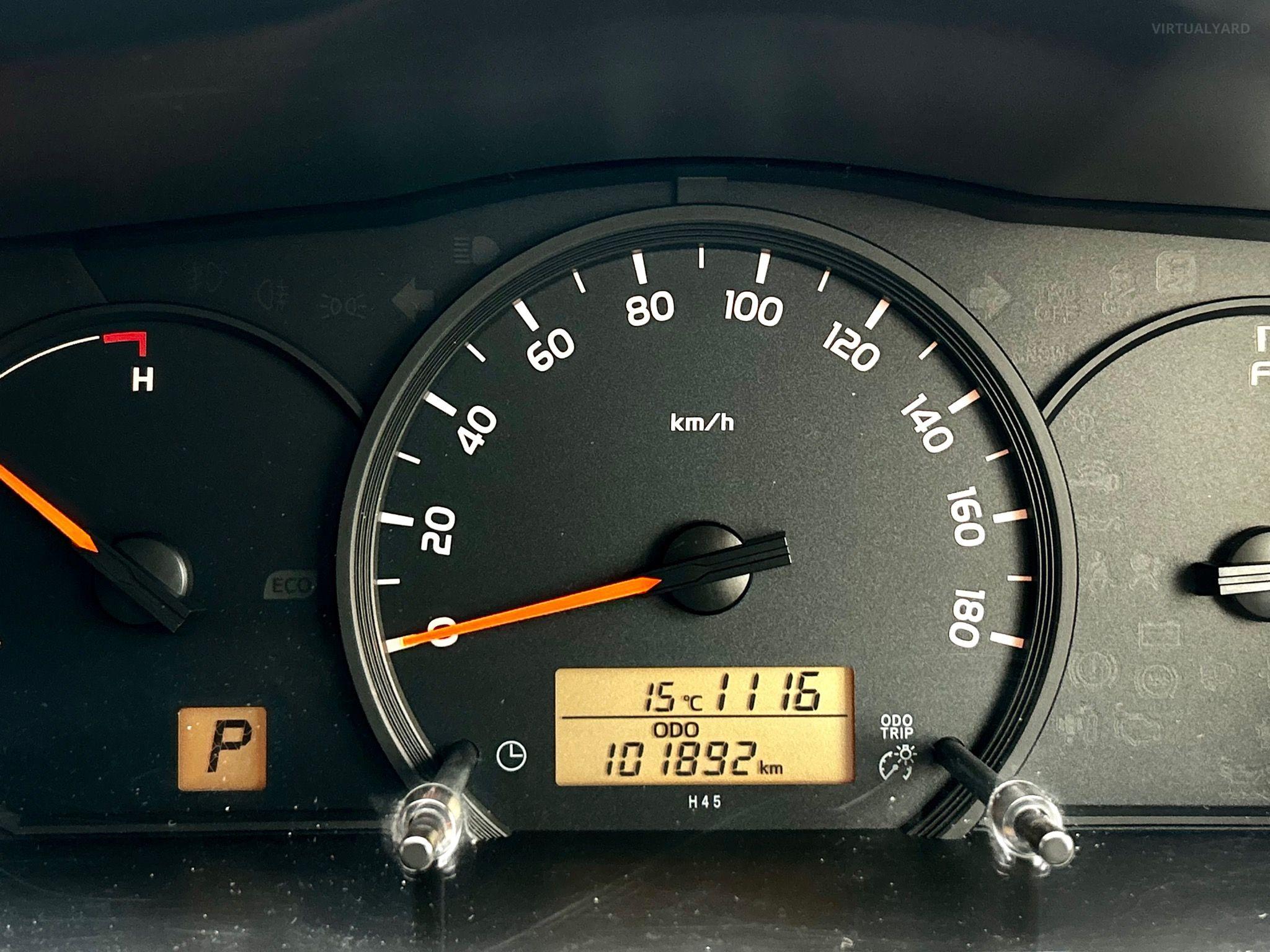 TOYOTA HIACE VAN