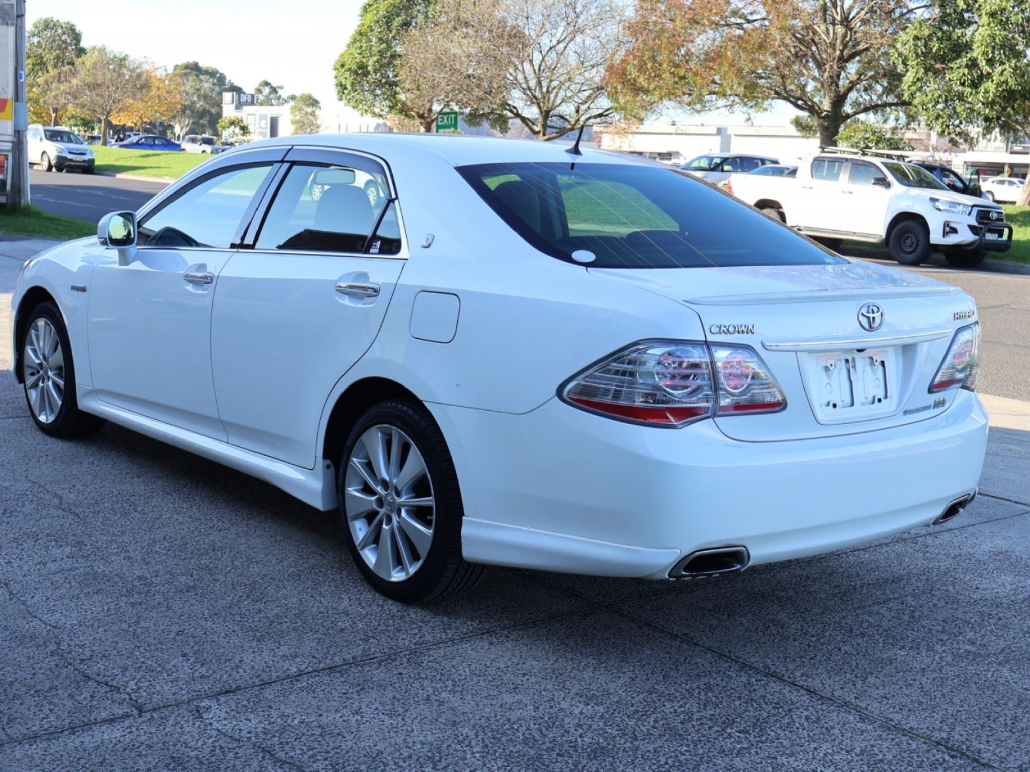 TOYOTA CROWN