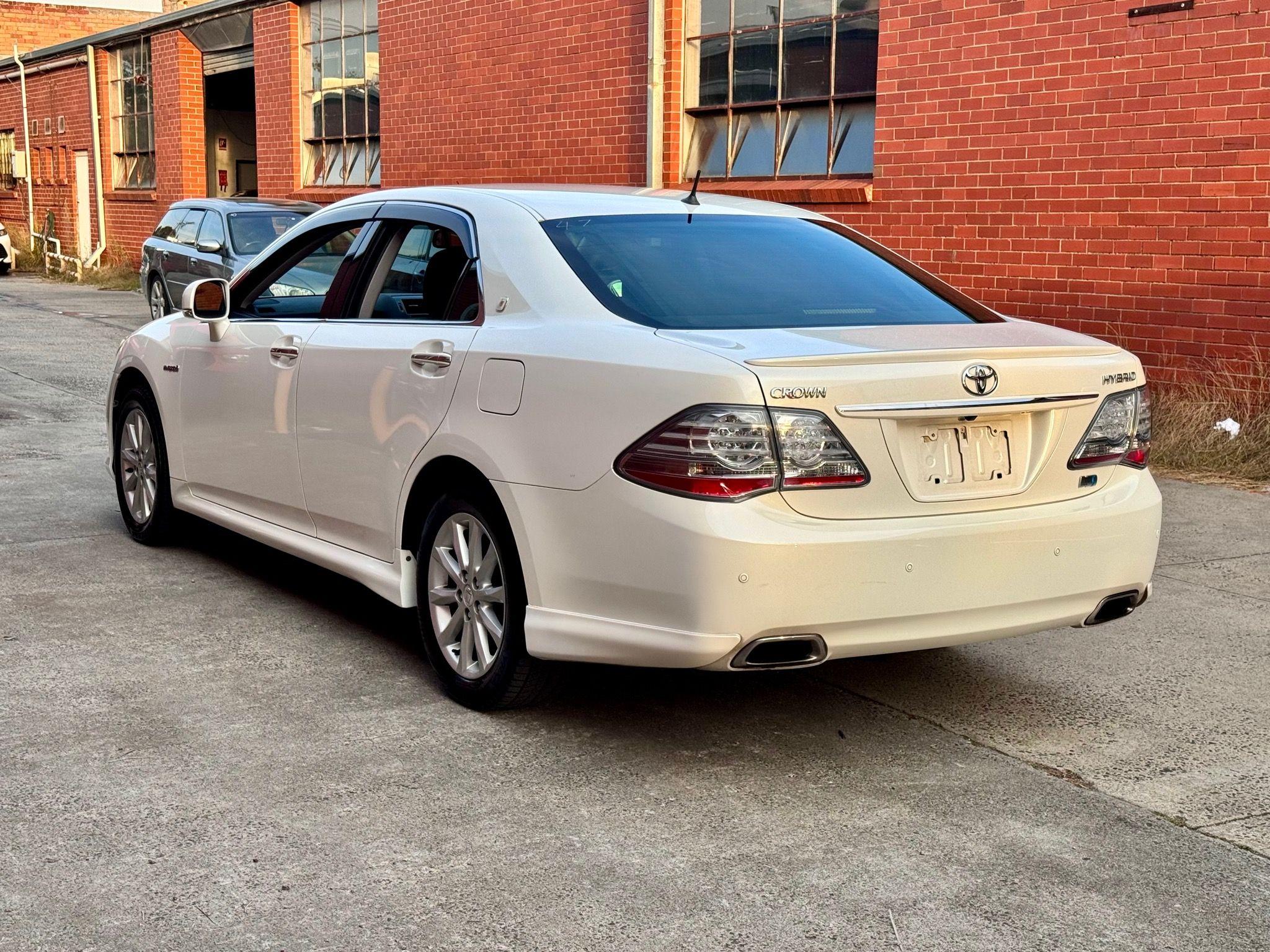 TOYOTA CROWN