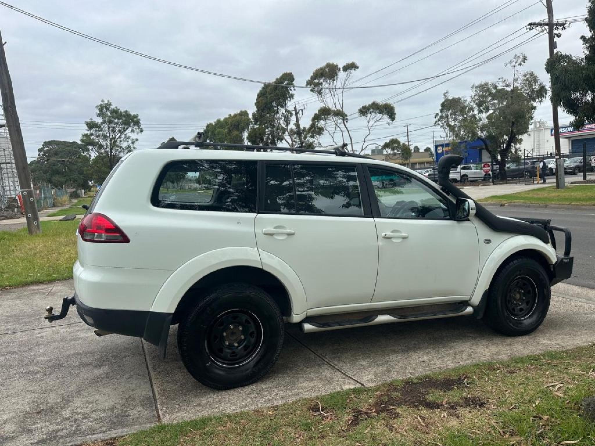 MITSUBISHI CHALLENGER