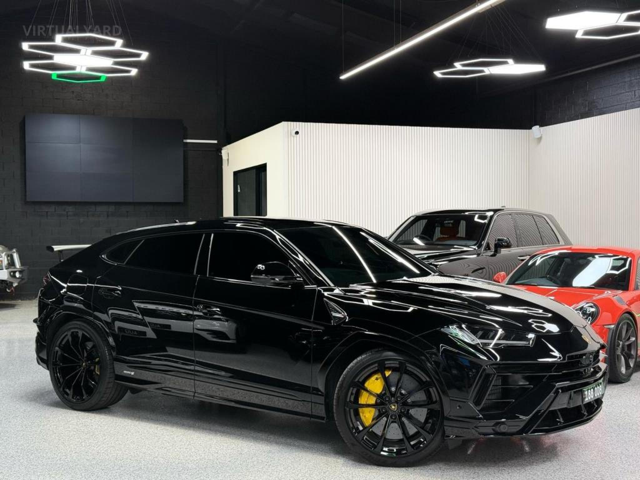 LAMBORGHINI URUS