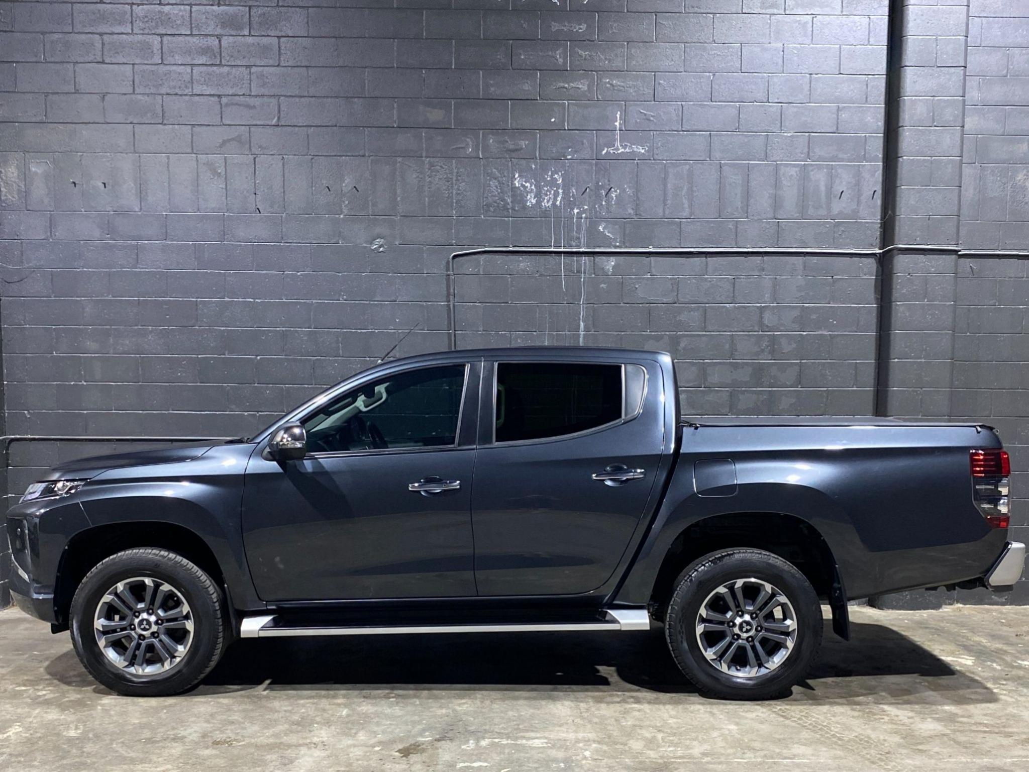 MITSUBISHI TRITON