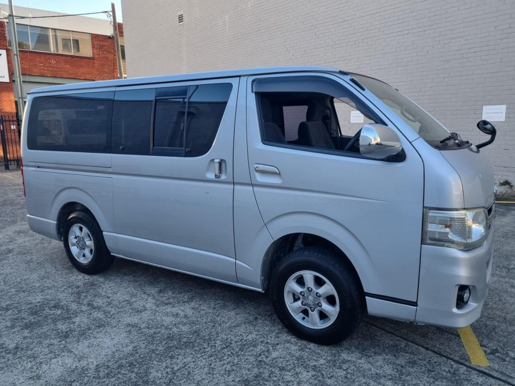 TOYOTA HIACE