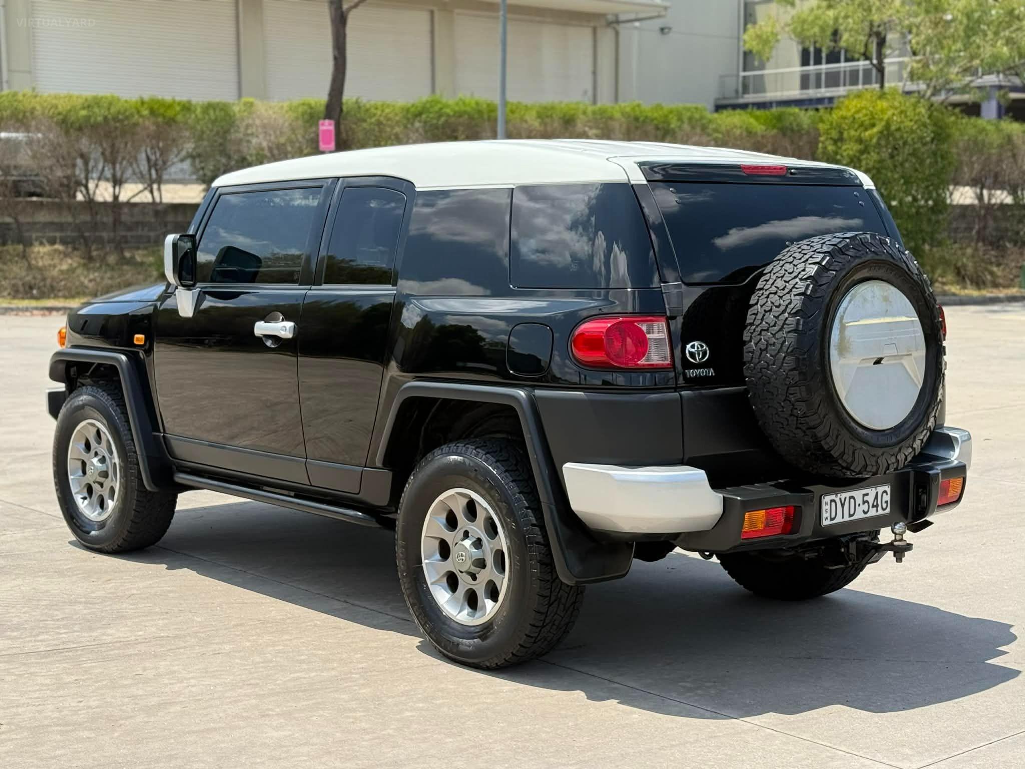 TOYOTA FJ CRUISER