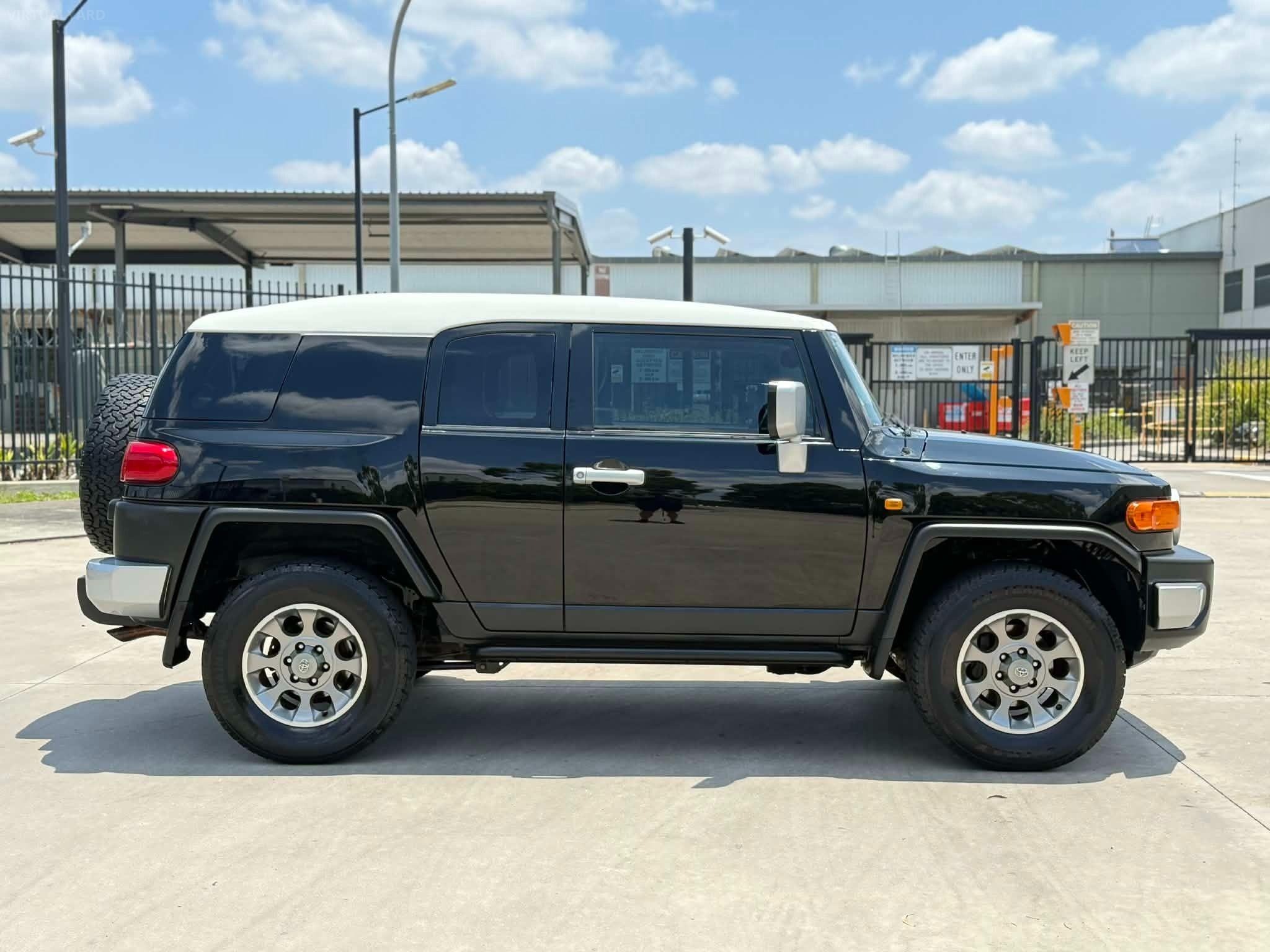TOYOTA FJ CRUISER