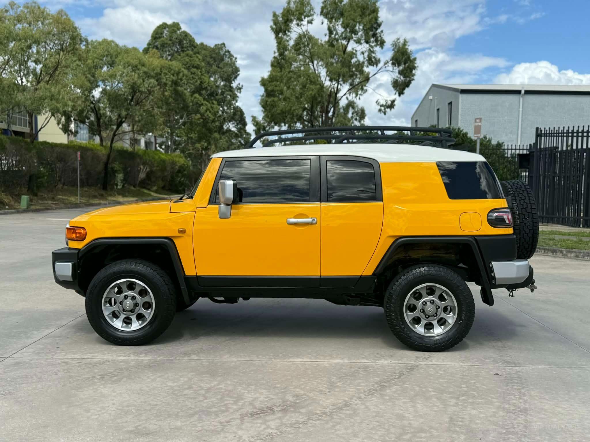TOYOTA FJ CRUISER
