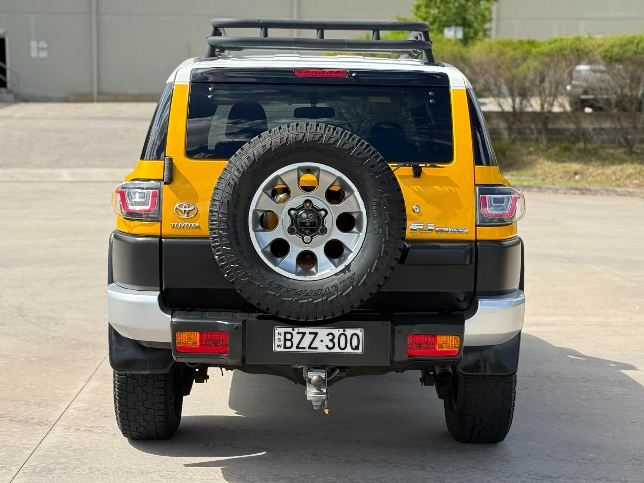 TOYOTA FJ CRUISER