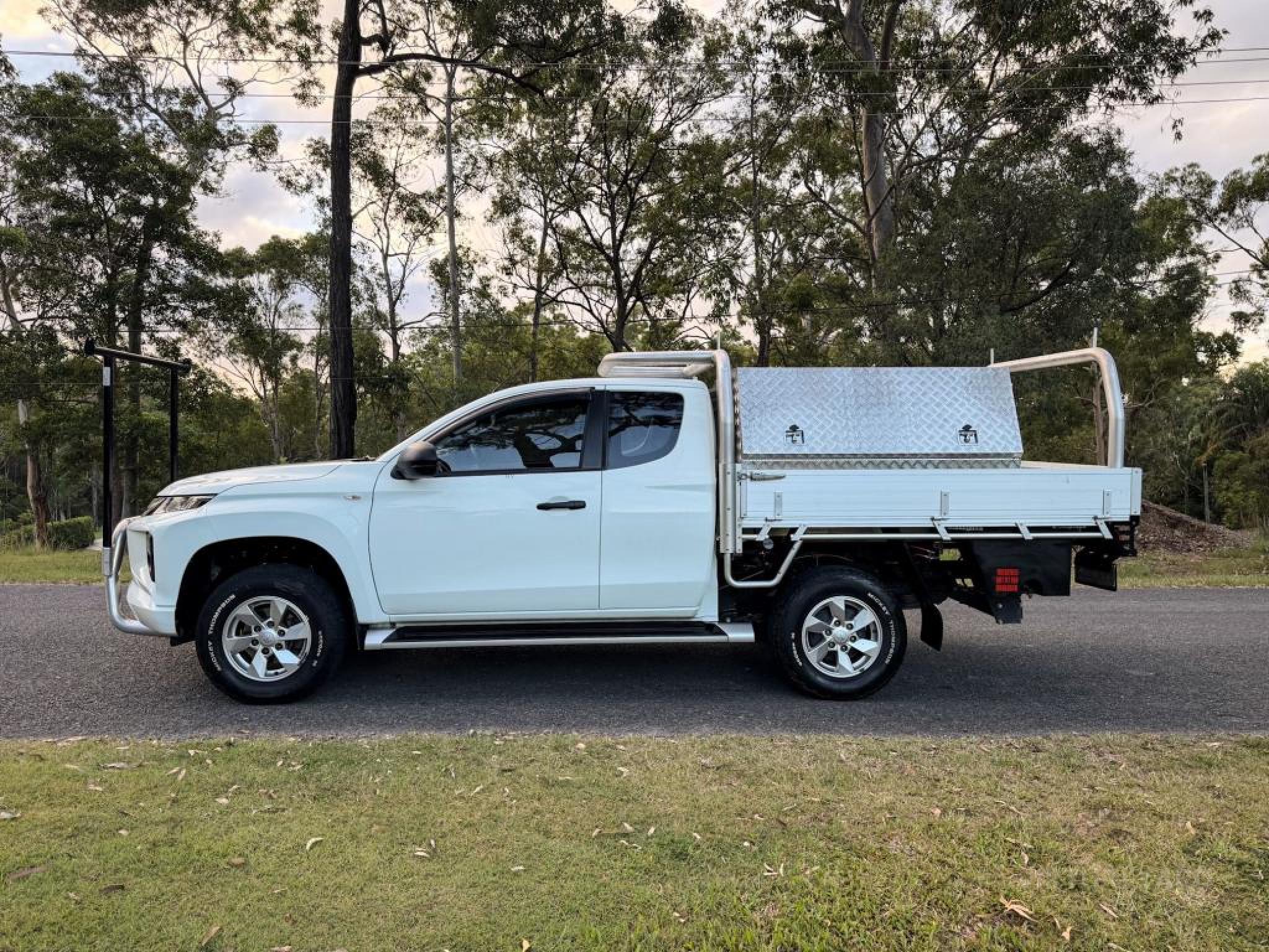 MITSUBISHI TRITON