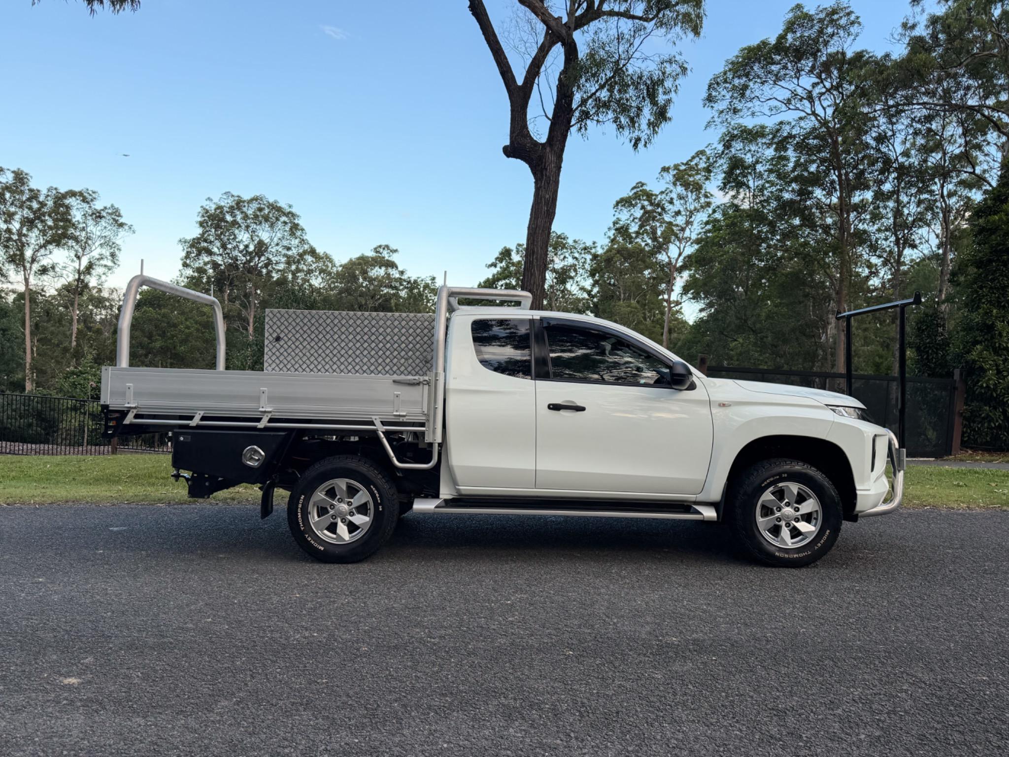 MITSUBISHI TRITON