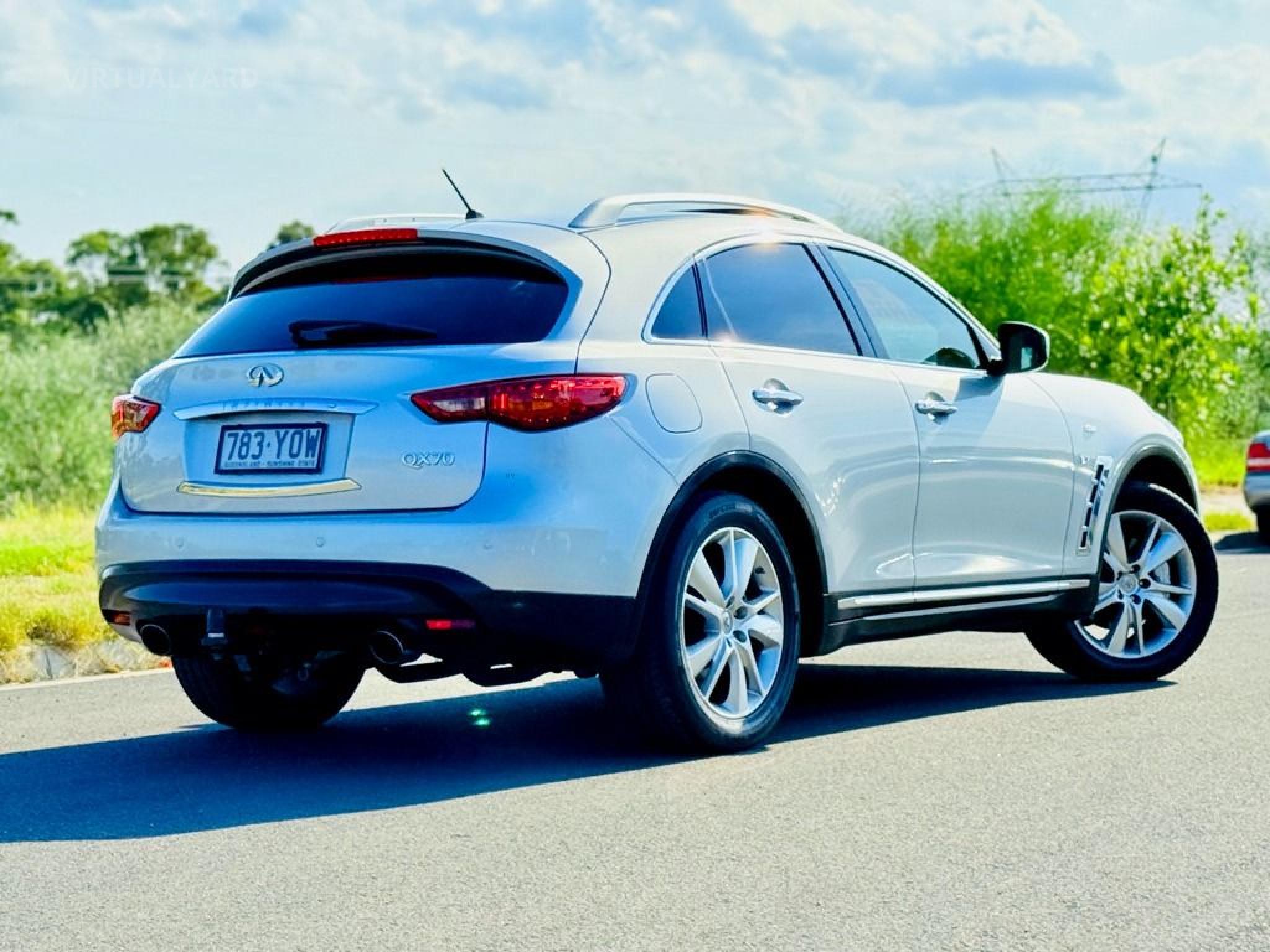 INFINITI QX70