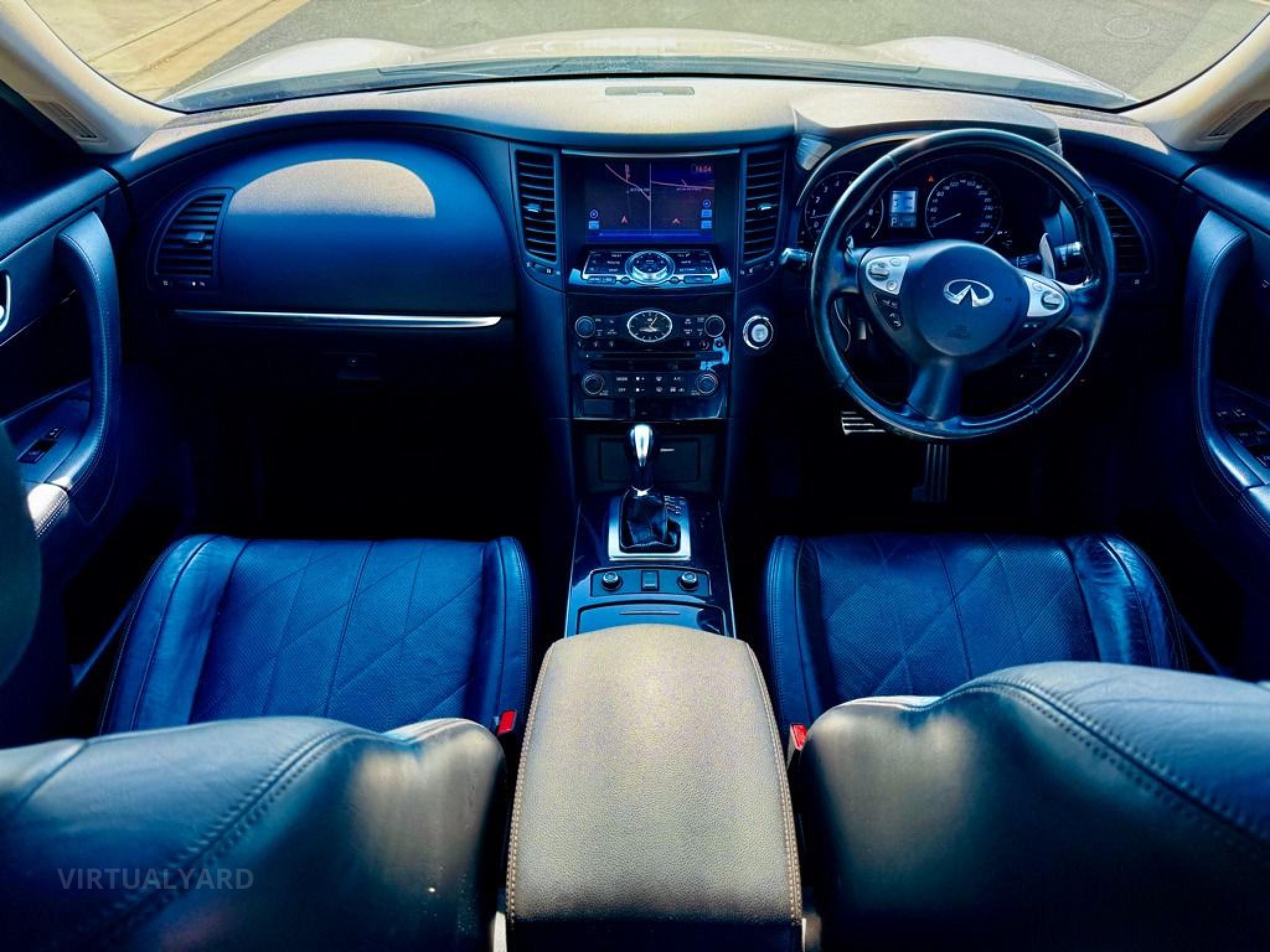 INFINITI QX70