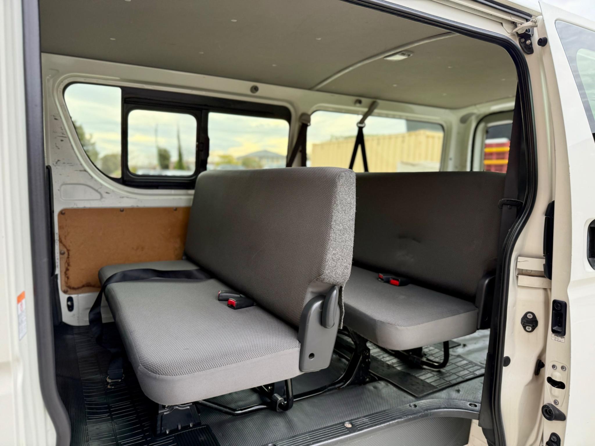 TOYOTA HIACE 4WD
